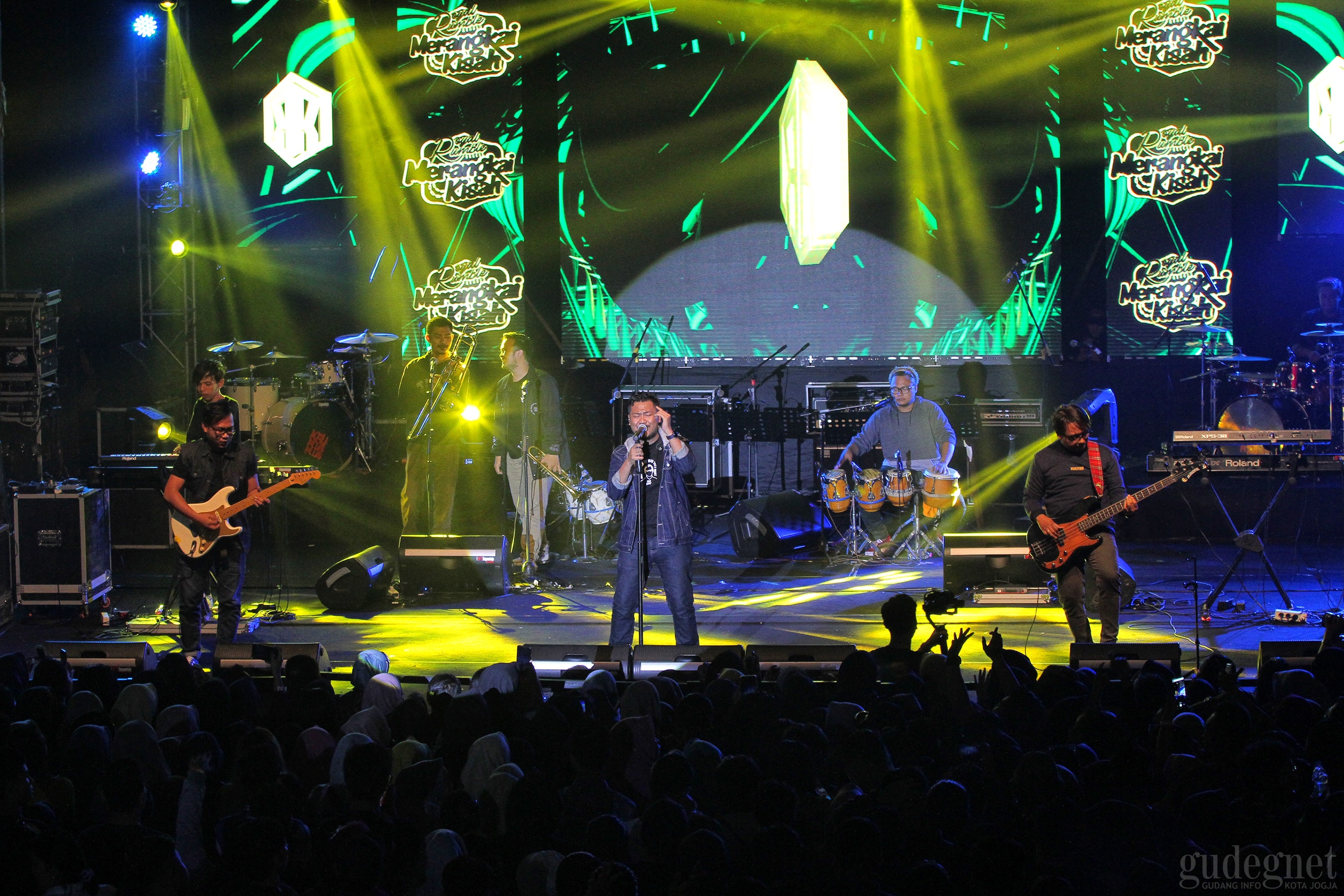 Milenial Banjiri Konser Merangkai Kisah Milenial Banjiri Konser Merangkai Kisah