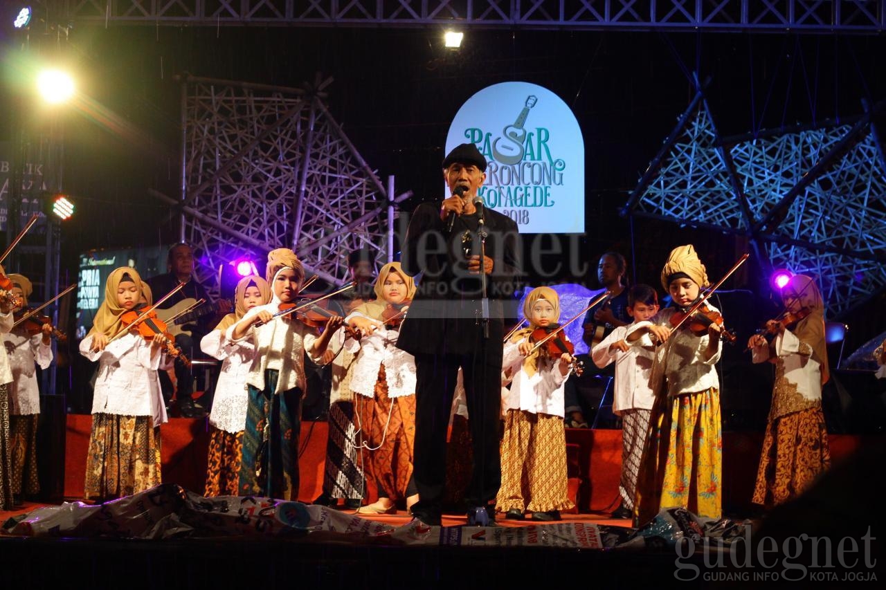 Pasar Keroncong Kotagede 2018 Dimeriahkan Belasan Orkes Pasar Keroncong Kotagede 2018 Dimeriahkan Belasan Orkes