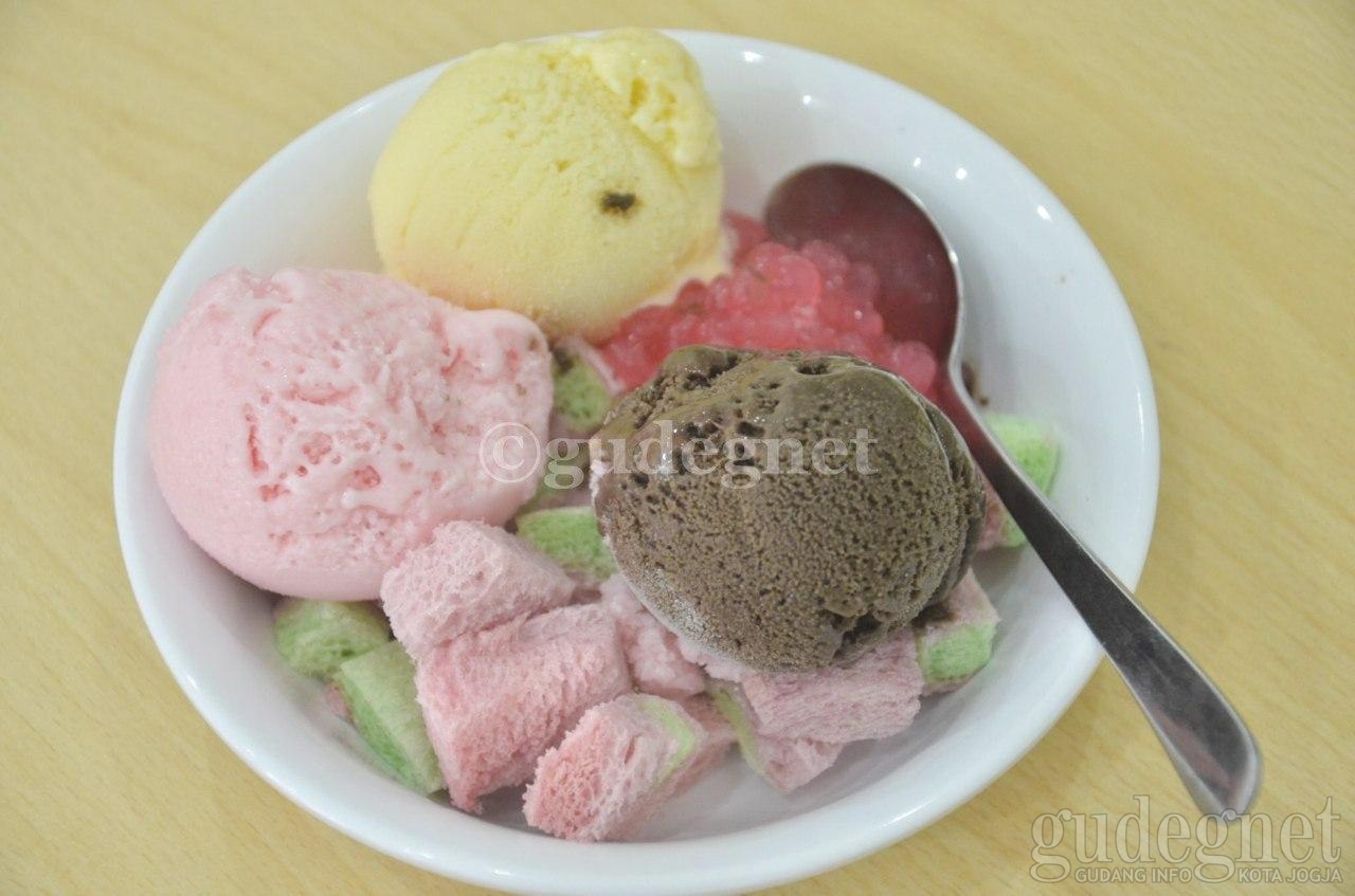 Es Puter Pak Kus, Segarnya Rasa Buah Asli Es Puter Pak Kus, Segarnya Rasa Buah Asli