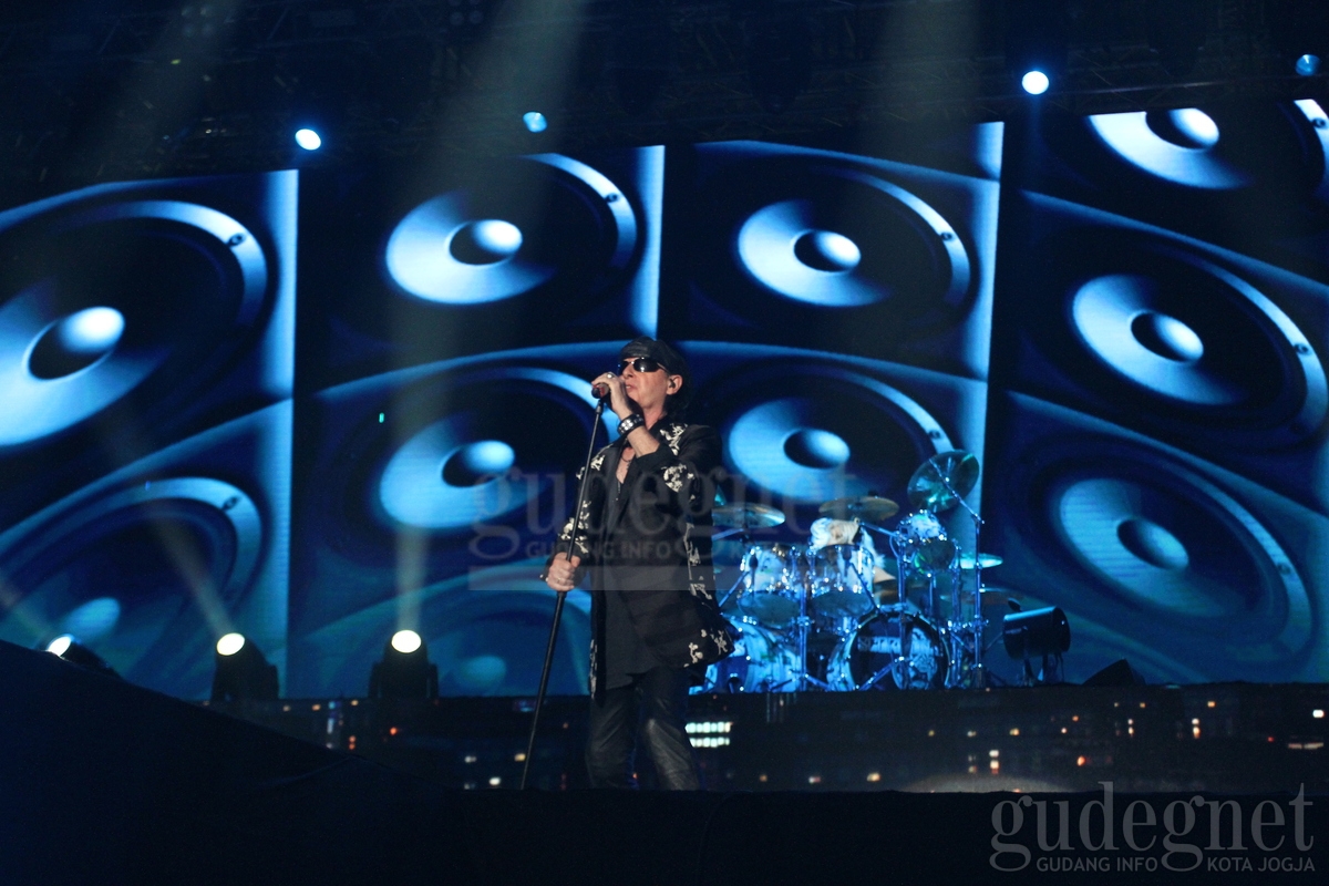Scorpions dan Whitesnake Guncang Kridosono Scorpions dan Whitesnake Guncang Kridosono