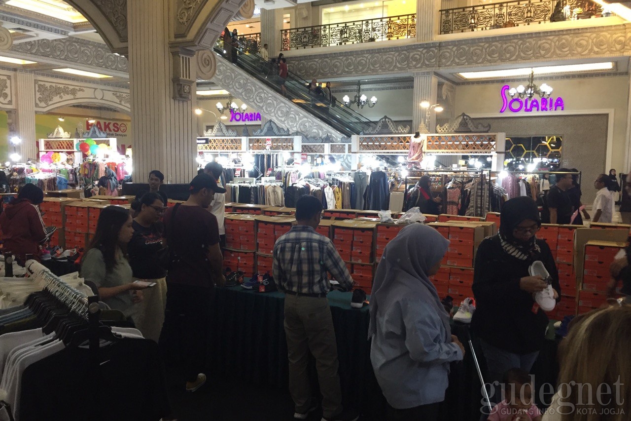 JCM Gelar Bazar Sepatu dan Apparel JCM Gelar Bazar Sepatu dan Apparel