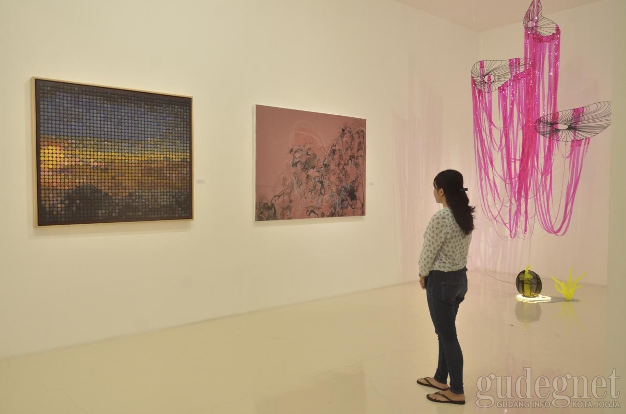 Delapan Perempuan Perupa Berpameran dalam 'Contemplating Alternatives' Delapan Perempuan Perupa Berpameran dalam 'Contemplating Alternatives'