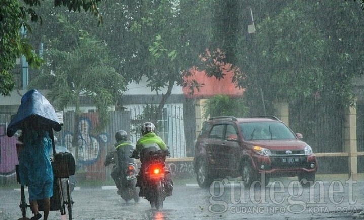 BMKG Peringatkan Cuaca Buruk Hingga 7 Maret 2020 BMKG Peringatkan Cuaca Buruk Hingga 7 Maret 2020