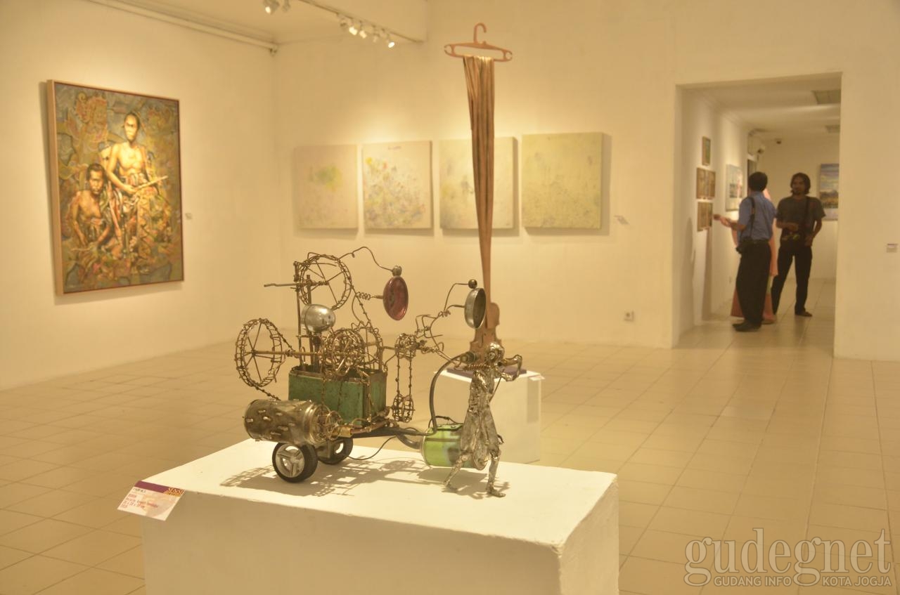 Pameran 'Sense of Arttitude' Suguhkan Lukisan dan Instalasi Pameran 'Sense of Arttitude' Suguhkan Lukisan dan Instalasi