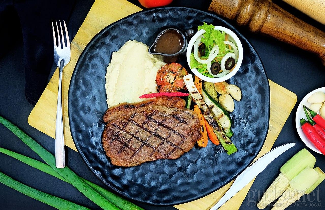 Makan Steak Australian Beef Cuma 30ribu-an, Cuma di Innside Makan Steak Australian Beef Cuma 30ribu-an, Cuma di Innside