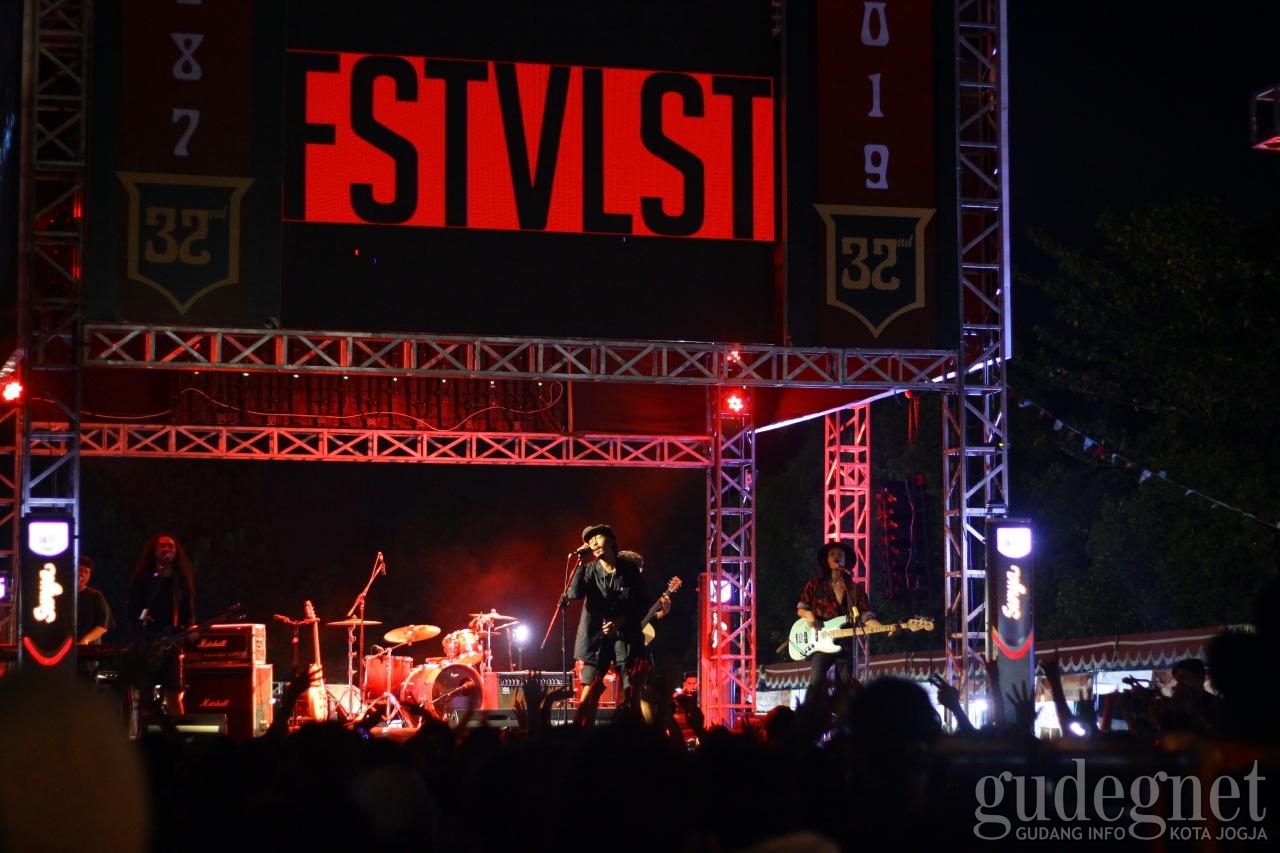 FSTVLST Luncurkan Video Lirik dan Kunci Gitar FSTVLST Luncurkan Video Lirik dan Kunci Gitar