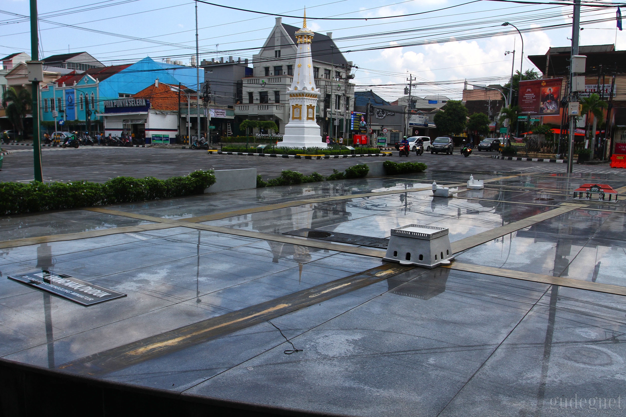 Dua Lempeng Diorama Sumbu Filosofis Yogyakarta Hilang Dua Lempeng Diorama Sumbu Filosofis Yogyakarta Hilang