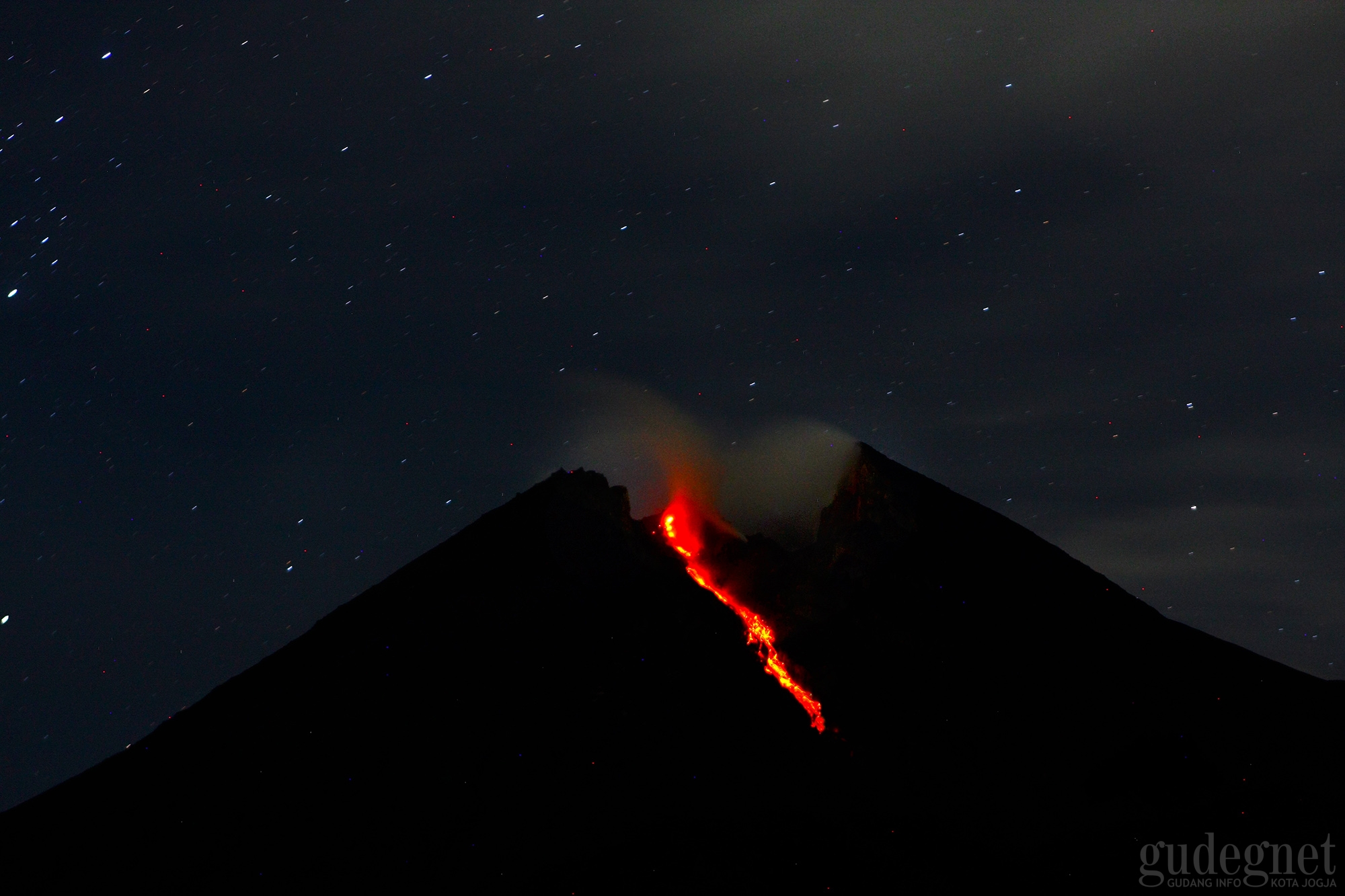 Merapi Kembali Erupsi, Tinggi Kolom 3 Km Merapi Kembali Erupsi, Tinggi Kolom 3 Km