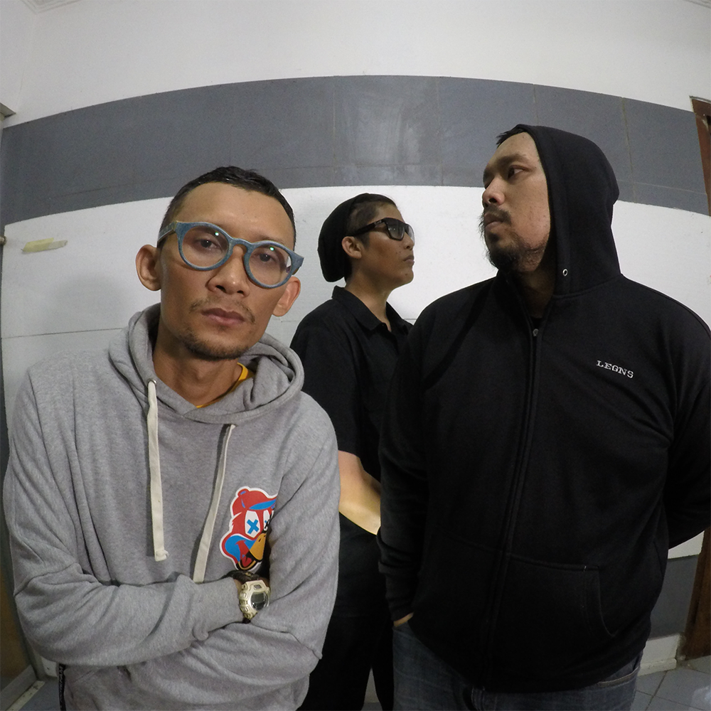 Grup Hiphop 'N.O.K.37' Luncurkan Video Klip 'Frasa Klausa' Grup Hiphop 'N.O.K.37' Luncurkan Video Klip 'Frasa Klausa'