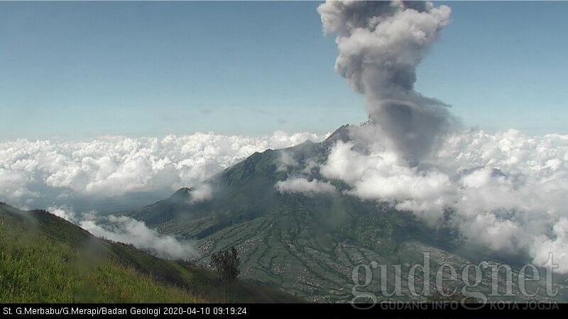 Jumat Pagi Merapi Kembali Erupsi, Warga Diimbau Tenang Jumat Pagi Merapi Kembali Erupsi, Warga Diimbau Tenang