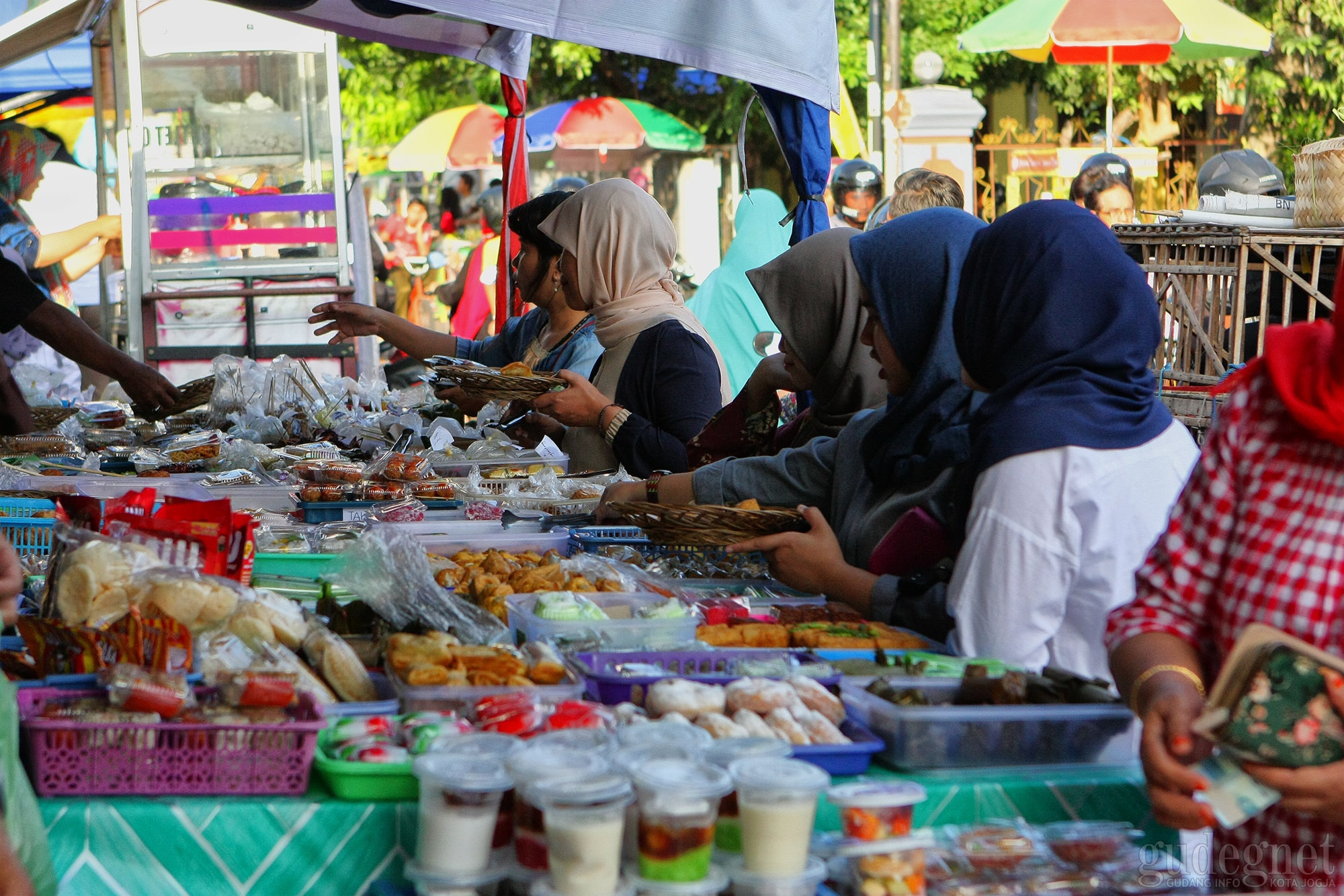 Ramadan, Tidak Ada Tarawih dan Pasar Sore Ramadan, Tidak Ada Tarawih dan Pasar Sore