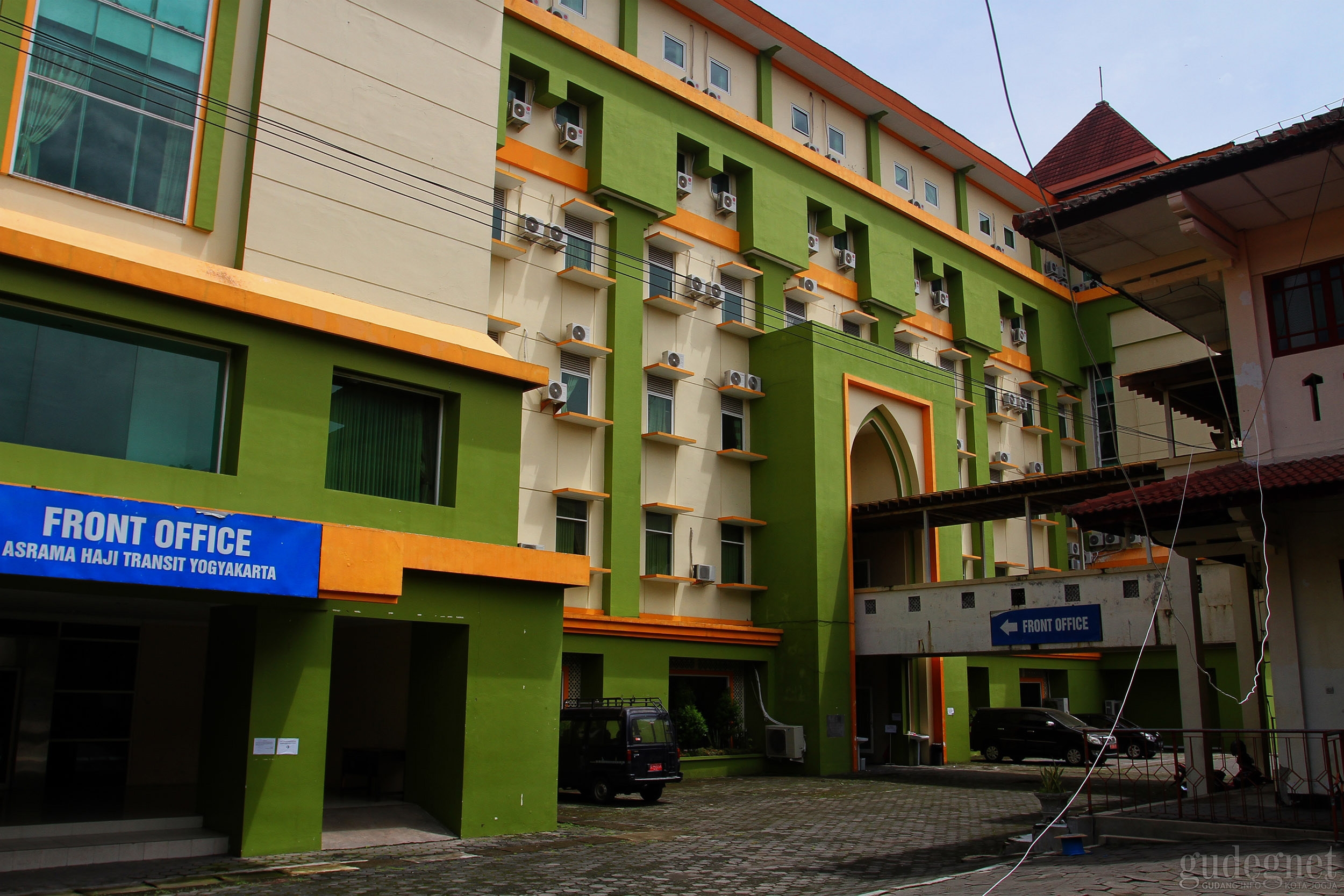 Asrama Haji Jadi Faskes Darurat Warga Reaktif Klaster Indogrosir Asrama Haji Jadi Faskes Darurat Warga Reaktif Klaster Indogrosir