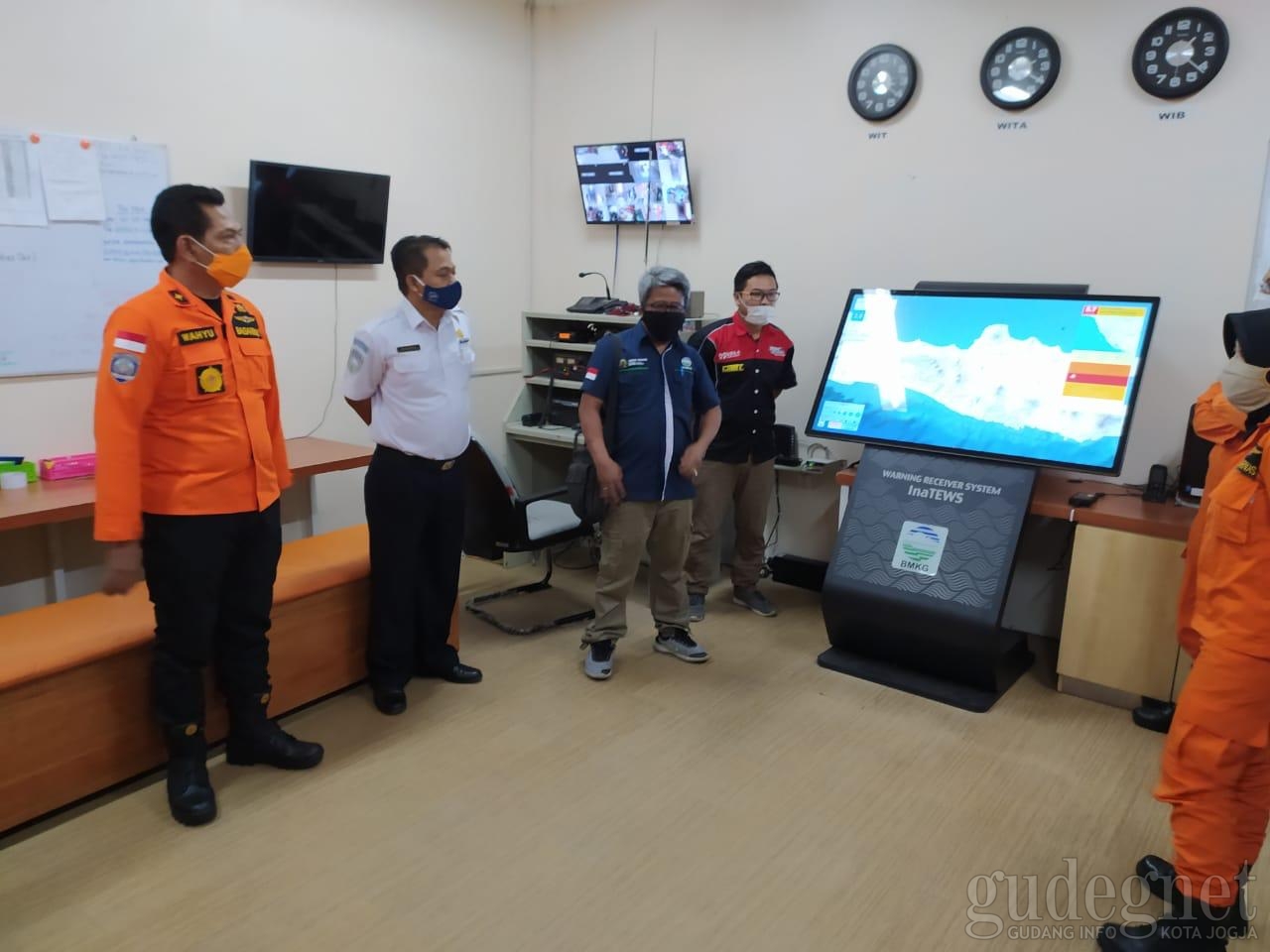 BMKG Pasang Perangkat Diseminasi Info Gempa WRS Generasi Baru BMKG Pasang Perangkat Diseminasi Info Gempa WRS Generasi Baru