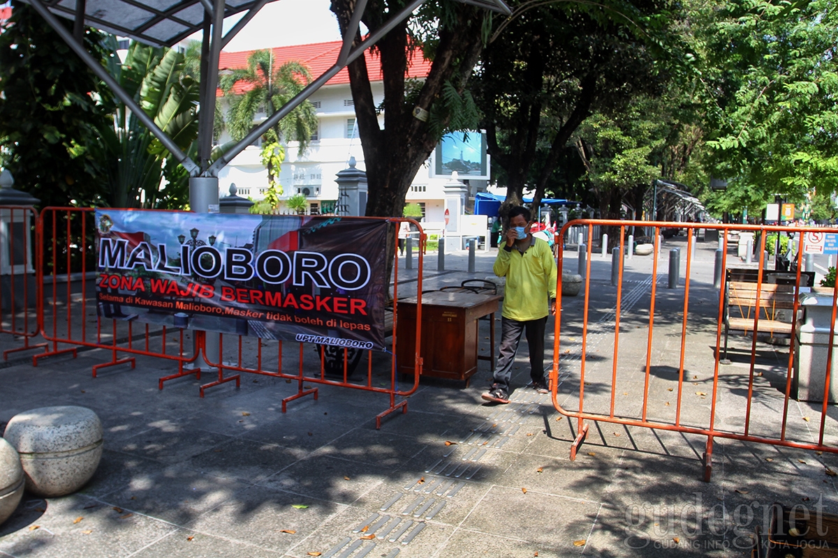 Malioboro Mulai Berlakukan Pengaturan Jalur Pejalan Kaki Malioboro Mulai Berlakukan Pengaturan Jalur Pejalan Kaki