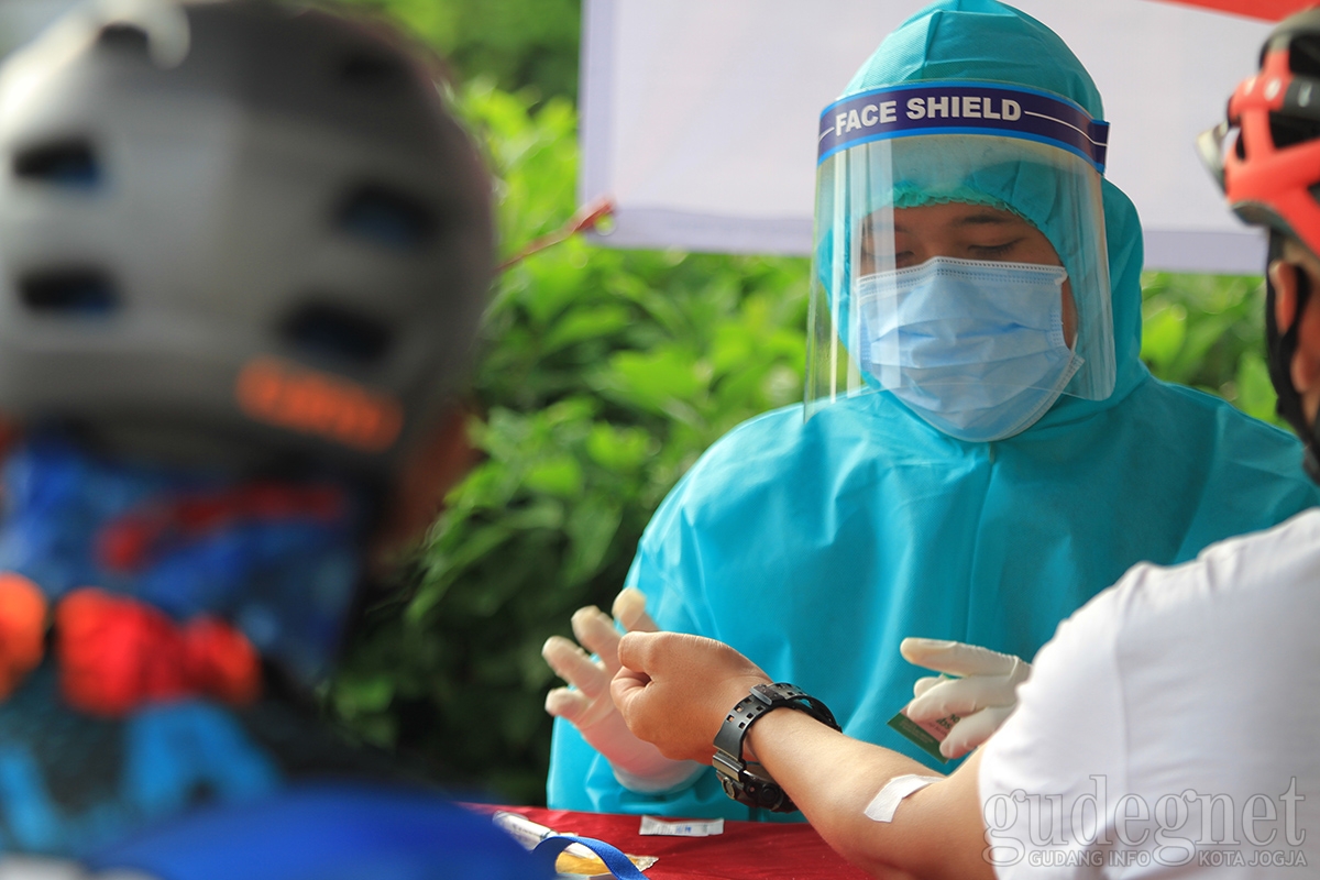 Hasil Rapid Test Acak di Tugu, Malioboro dan Altar Seluruhnya Non-Reaktif Hasil Rapid Test Acak di Tugu, Malioboro dan Altar Seluruhnya Non-Reaktif