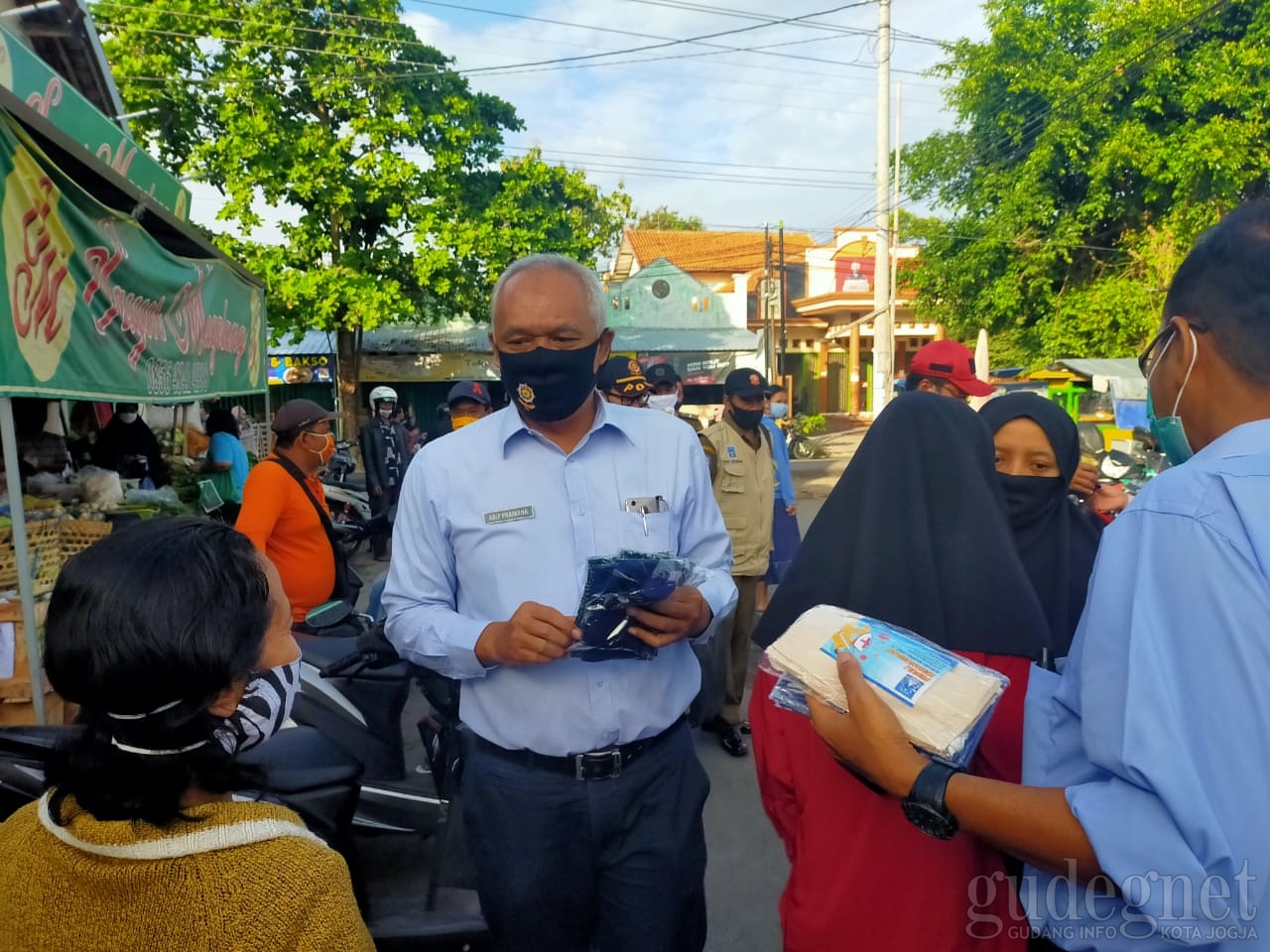 Operasi Simpatik, Satpol PP Sleman Bagikan 500 Masker Operasi Simpatik, Satpol PP Sleman Bagikan 500 Masker