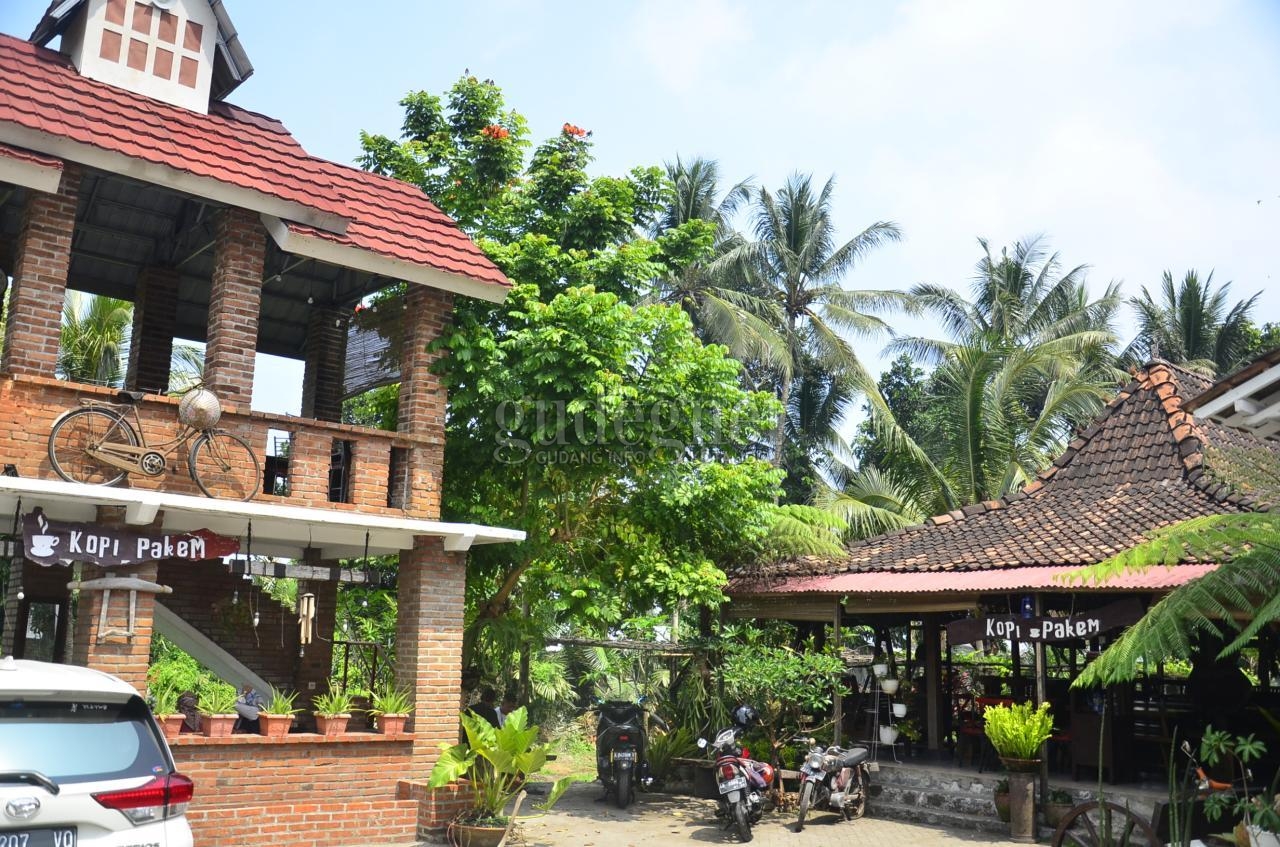 Kopi Pakem, Suasana Ndeso dan Dekorasi Unik Kopi Pakem, Suasana Ndeso dan Dekorasi Unik