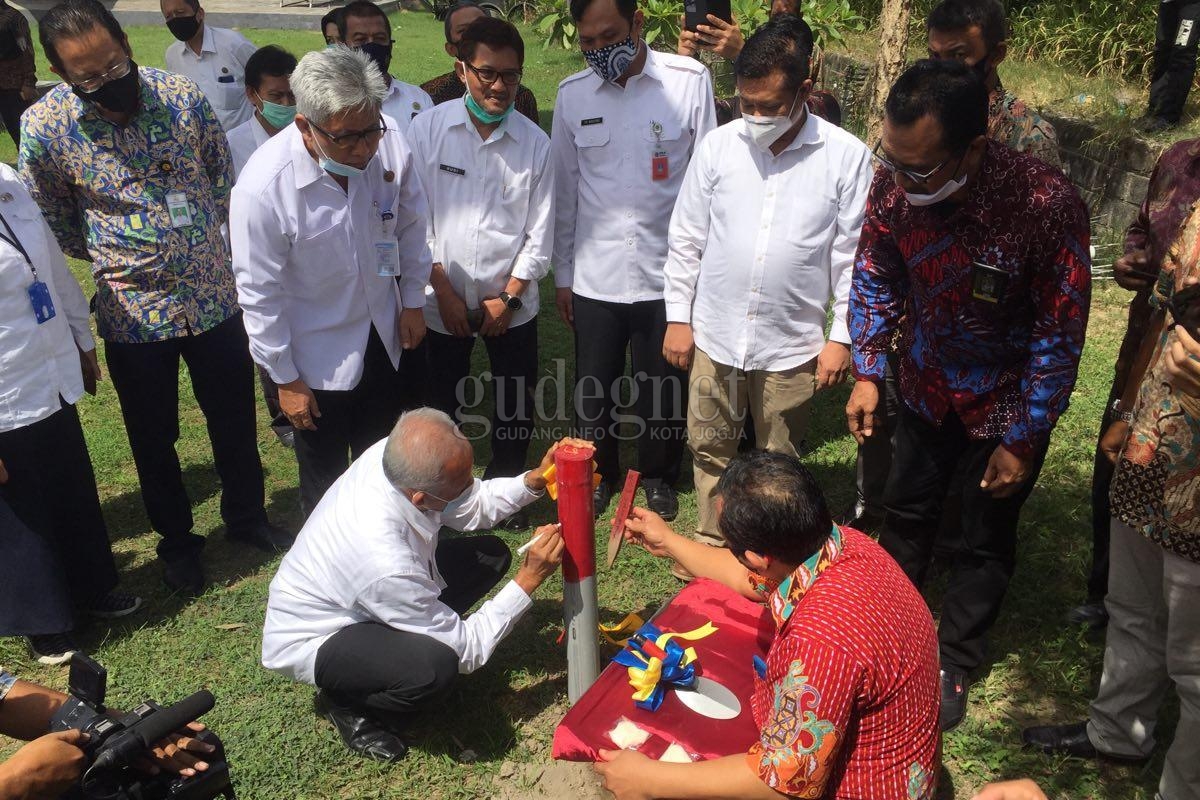Patok Jalan Tol Jogja-Solo Mulai Dipasang Patok Jalan Tol Jogja-Solo Mulai Dipasang