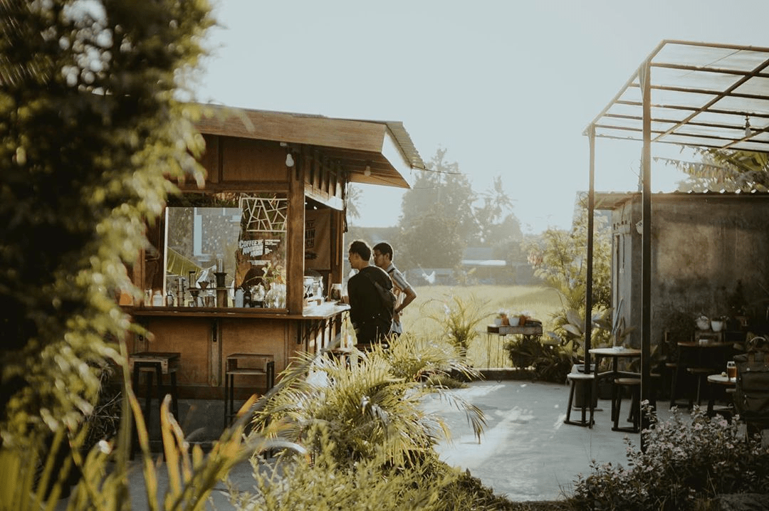 Mountain Merch: Kedai Kopi, Toko Pakaian, dan Suasana Alam Mountain Merch: Kedai Kopi, Toko Pakaian, dan Suasana Alam