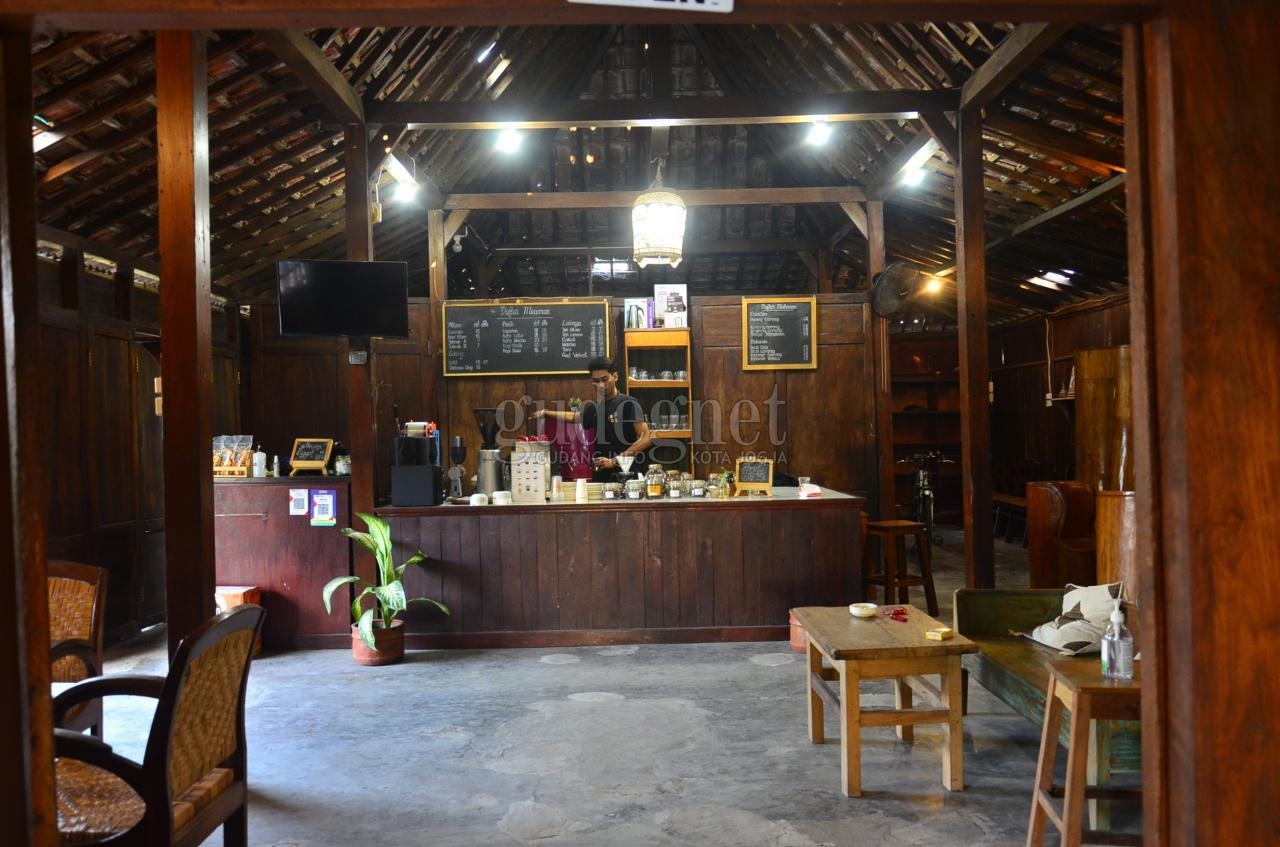 Oz Kopi, Seperti Ngopi di Rumah Nenek Oz Kopi, Seperti Ngopi di Rumah Nenek