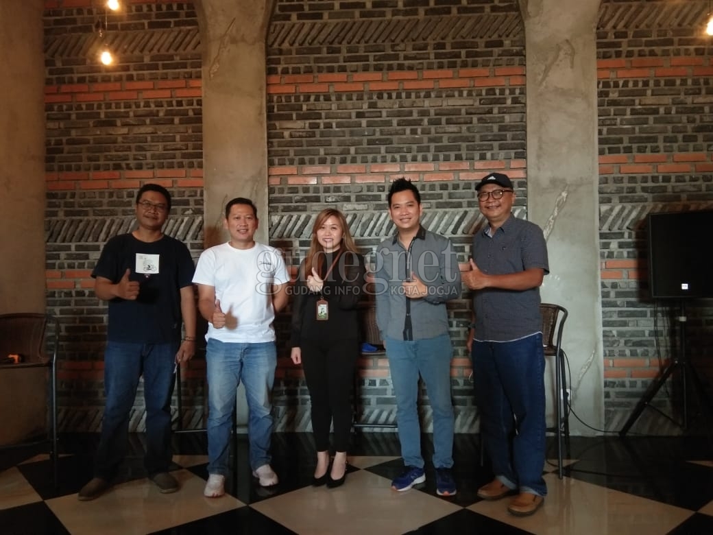 Gelar Drive-In Concert Pertama di Jogja, SCH Hadirkan Jikustik dan Kotak Gelar Drive-In Concert Pertama di Jogja, SCH Hadirkan Jikustik dan Kotak