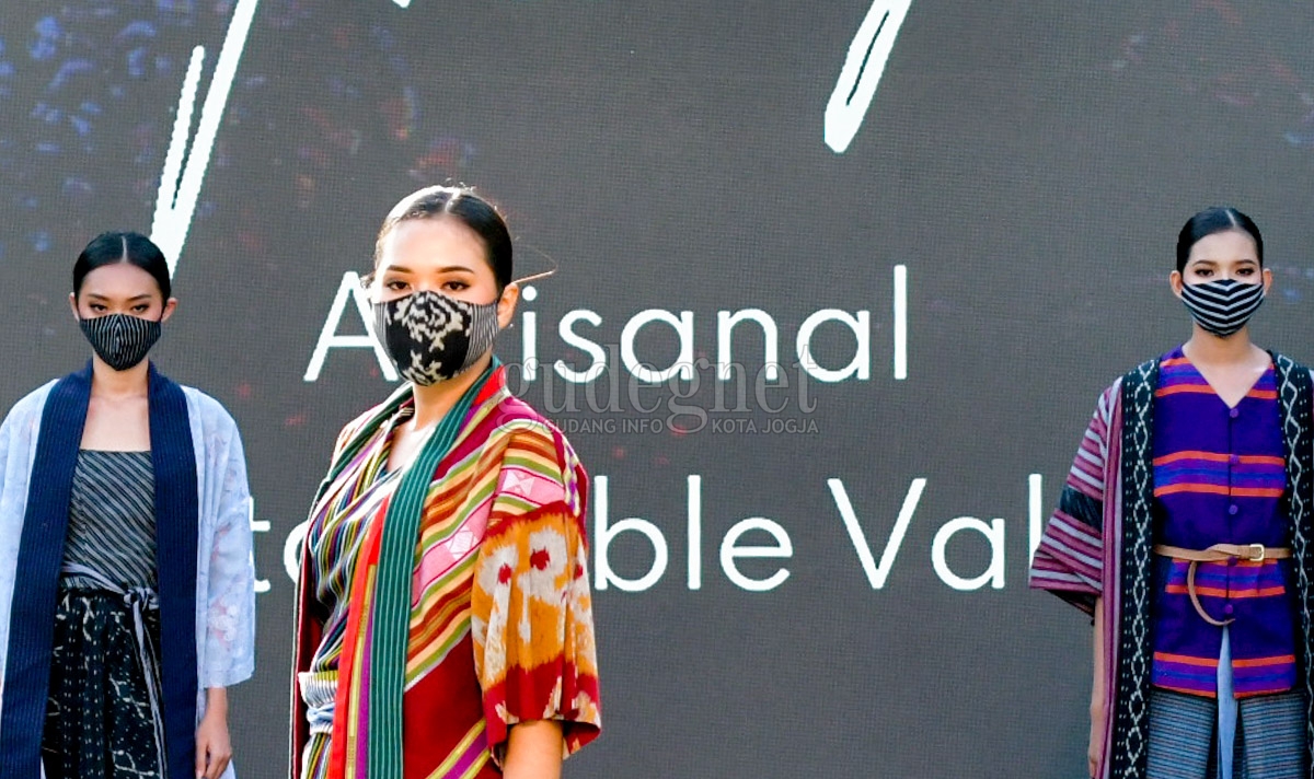 Tetap Modis dan Gaya dengan Bermasker Tetap Modis dan Gaya dengan Bermasker