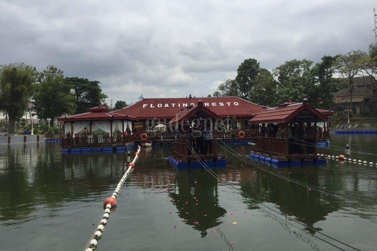 Floating Resto, Paduan Wisata Air dan Seafood Khas Nusantara Floating Resto, Paduan Wisata Air dan Seafood Khas Nusantara