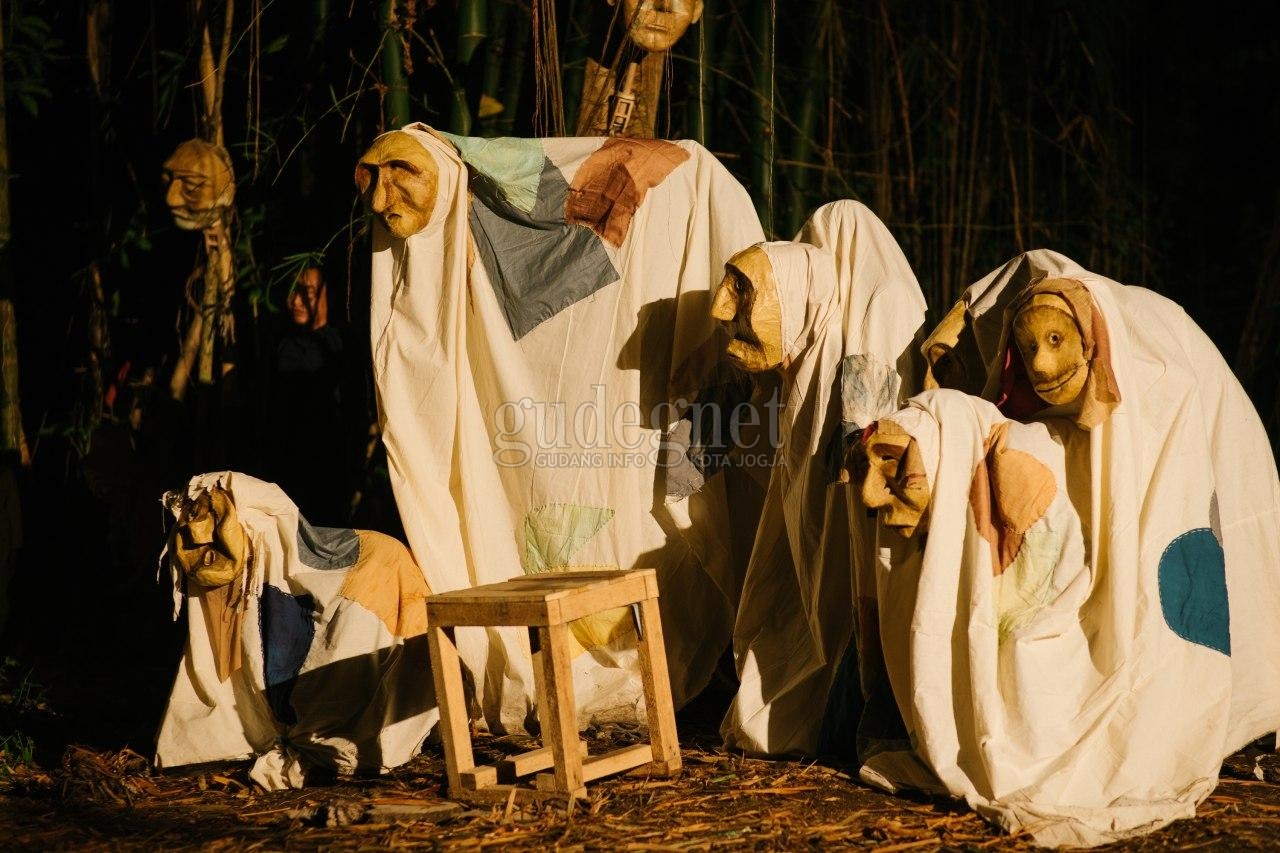 Pesta Boneka: Seteguk Kebahagiaan di Tengah Pandemi Pesta Boneka: Seteguk Kebahagiaan di Tengah Pandemi