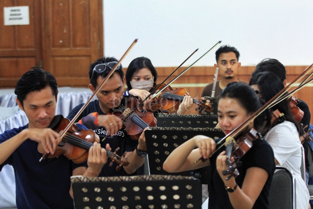 Simphony Kerontjong Moeda, Siap Berkeroncong di Hari Sumpah Pemuda Simphony Kerontjong Moeda, Siap Berkeroncong di Hari Sumpah Pemuda