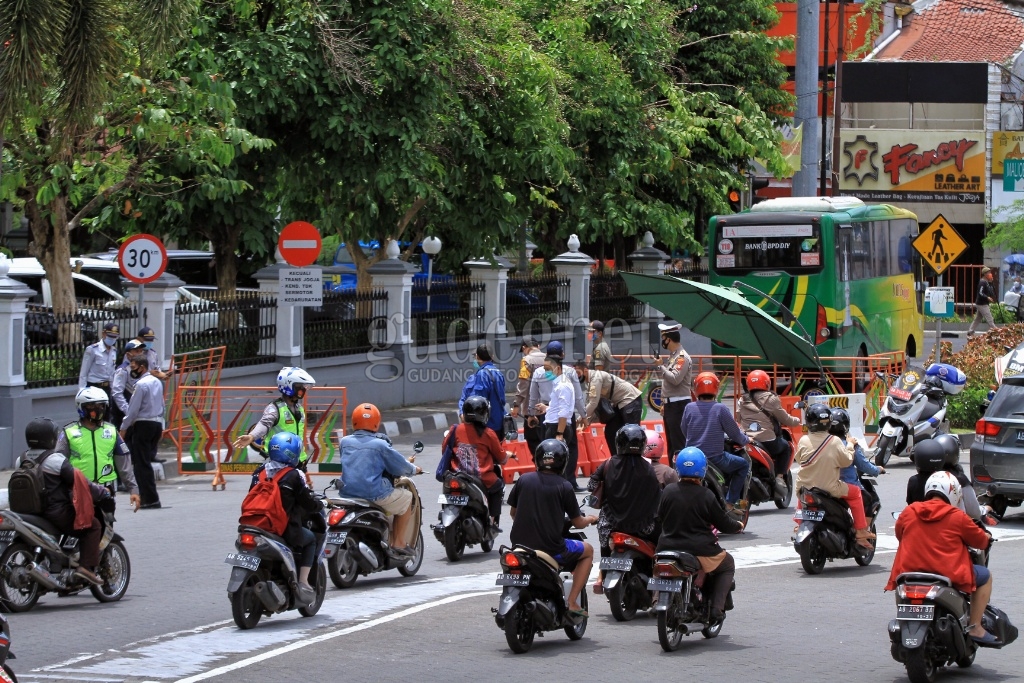Hari Pertama Uji Coba Pedestrianisasi Malioboro, Banyak Pengendara Bingung Hari Pertama Uji Coba Pedestrianisasi Malioboro, Banyak Pengendara Bingung