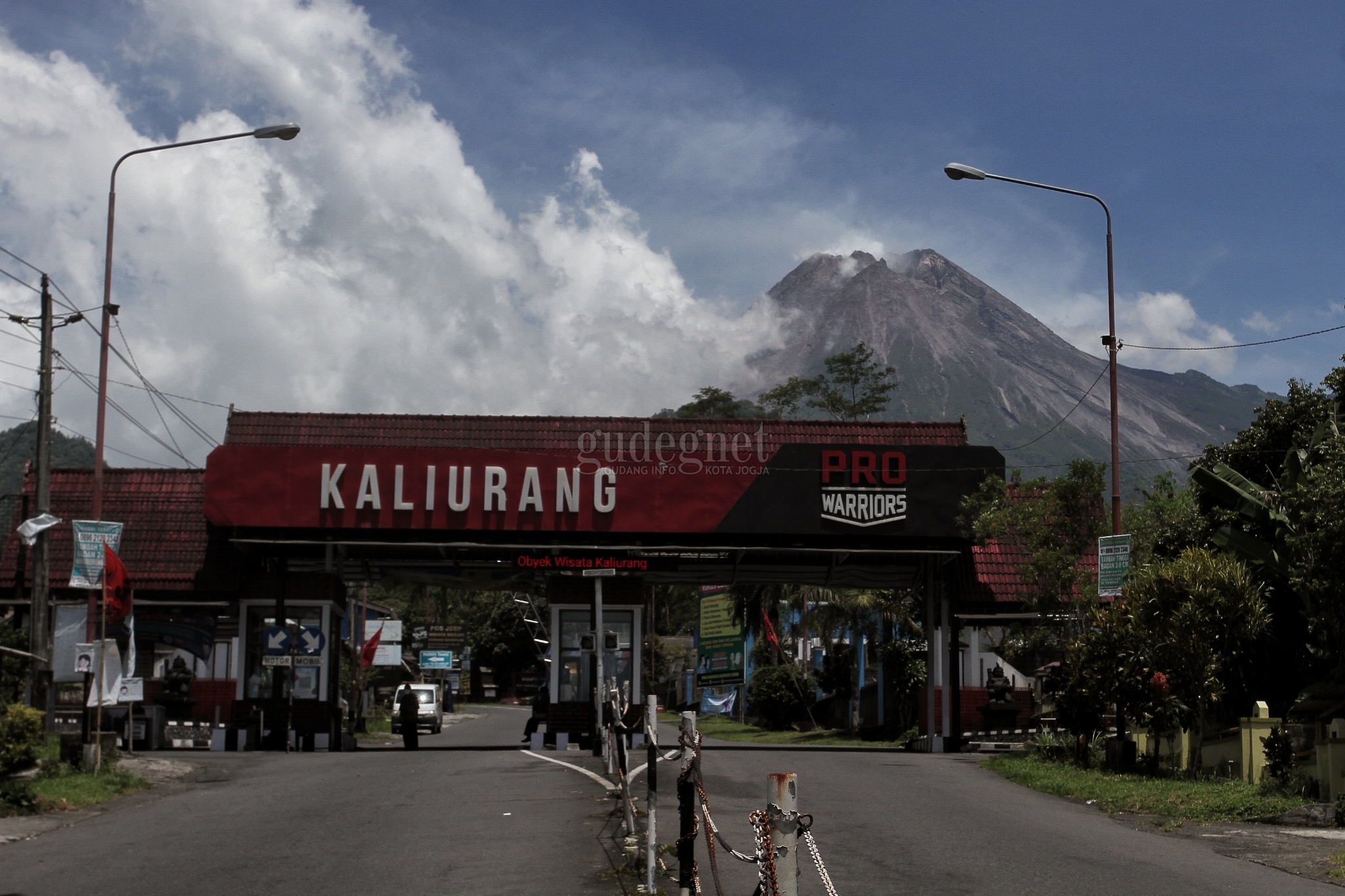 Terdengar Tiga Kali Suara Guguran Sedang-Keras dari Merapi Terdengar Tiga Kali Suara Guguran Sedang-Keras dari Merapi