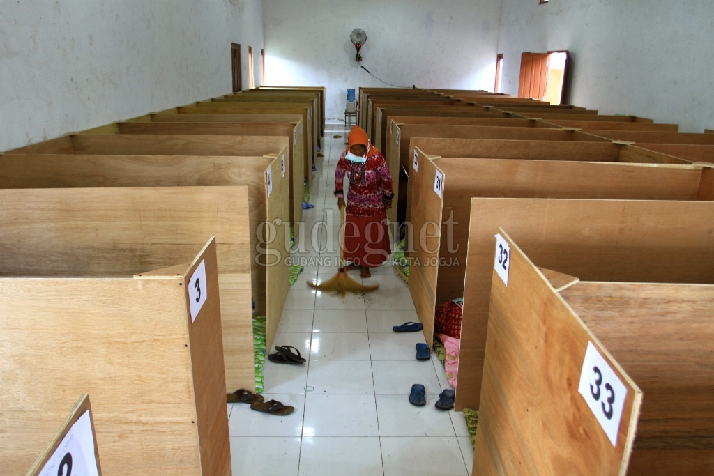 Status Darurat Merapi Diperpanjang, BPBD Sleman Tambah Barak Pengungsian Status Darurat Merapi Diperpanjang, BPBD Sleman Tambah Barak Pengungsian
