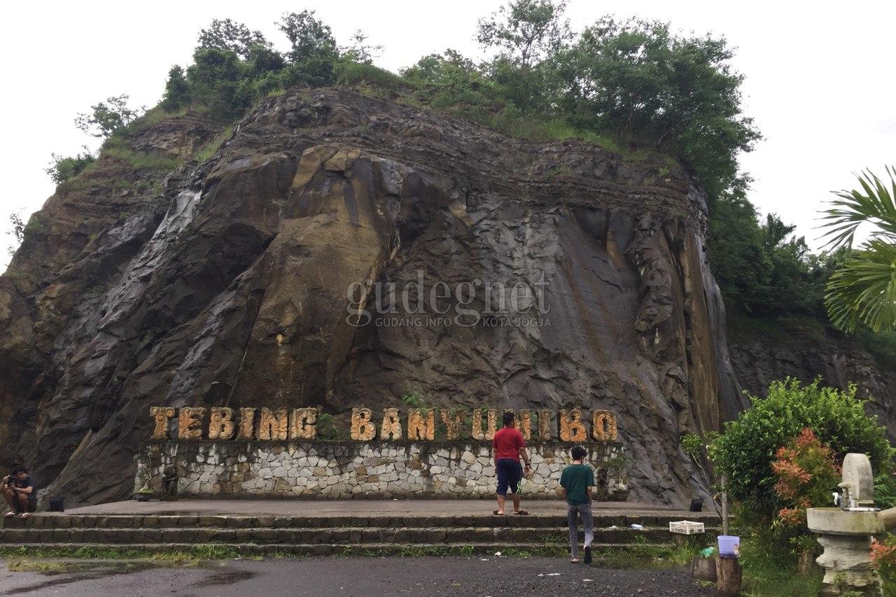 Menikmati Pemandangan Alam dan Kuliner di Tebing Banyunibo Menikmati Pemandangan Alam dan Kuliner di Tebing Banyunibo