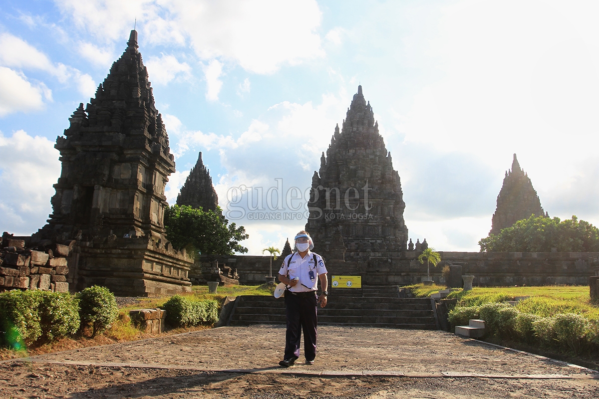 Selama PTKM Candi Prambanan Tetap Buka, Namun... Selama PTKM Candi Prambanan Tetap Buka, Namun...