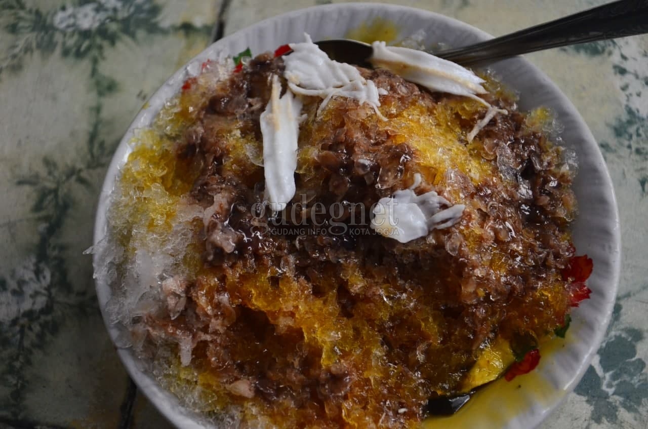 Es Buah Pak Lantip, Kuliner Legendaris Pelepas Dahaga Es Buah Pak Lantip, Kuliner Legendaris Pelepas Dahaga