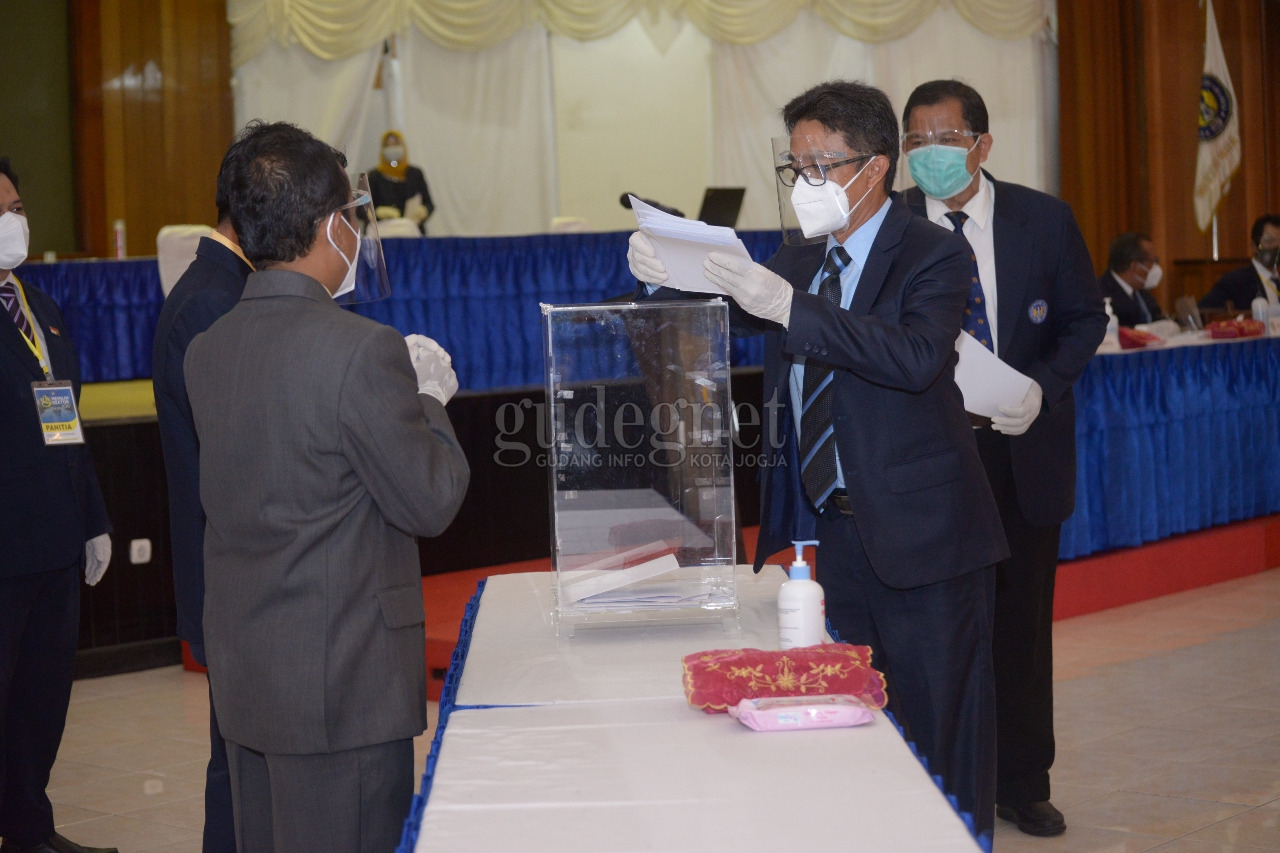 Prof Sumaryanto Terpilih Menjadi Rektor UNY Periode 2021-2025 Prof Sumaryanto Terpilih Menjadi Rektor UNY Periode 2021-2025