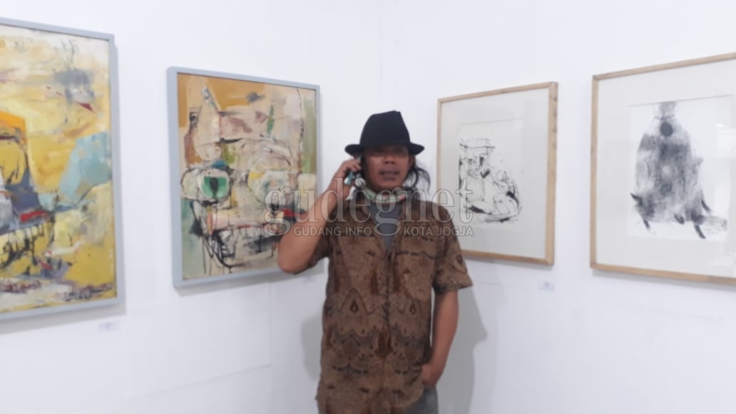 Pameran 'Kedi' Hadirkan Sosok-sosok Kucing Pameran 'Kedi' Hadirkan Sosok-sosok Kucing