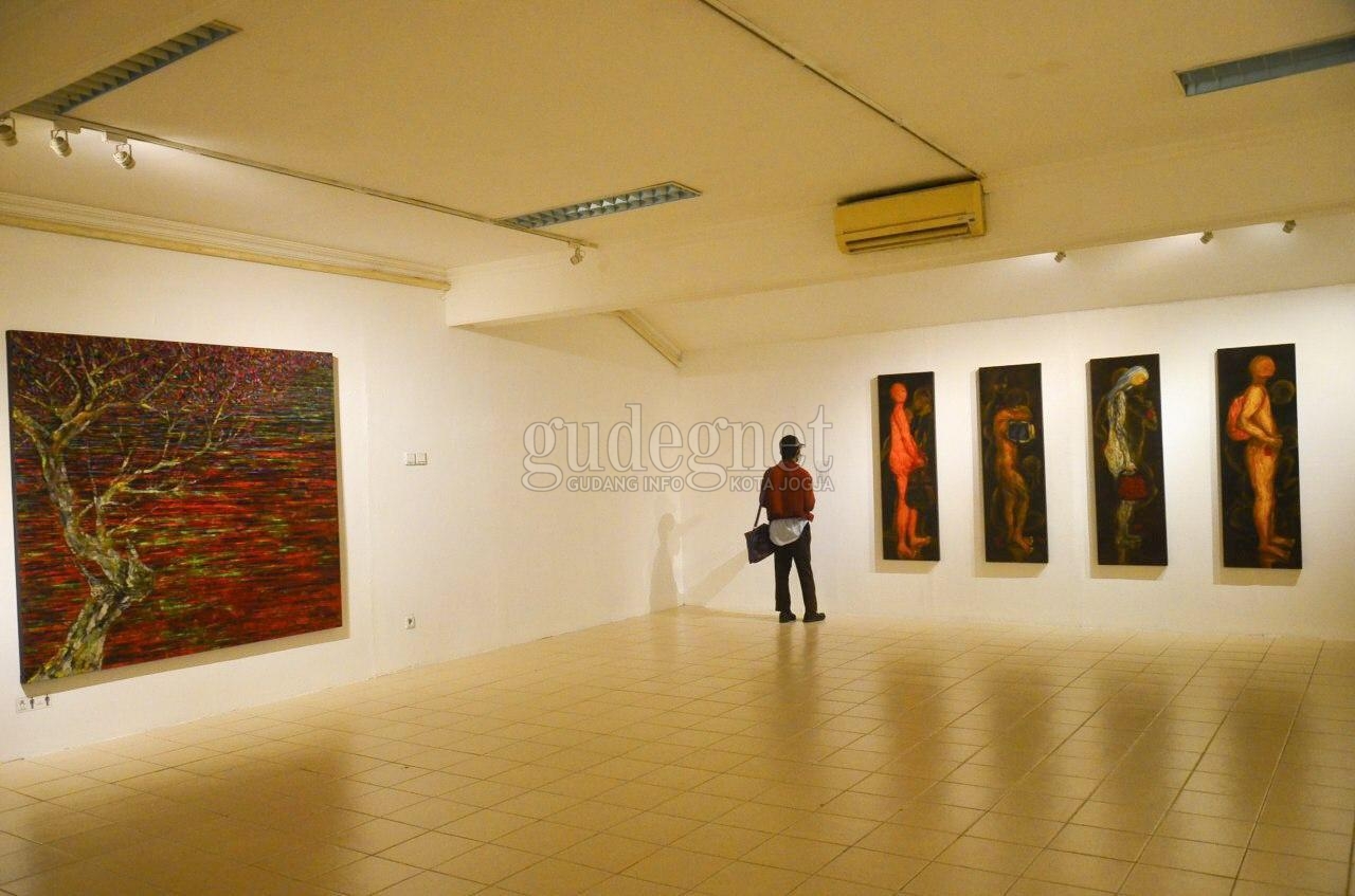 Pameran ‘Sri’ Hadirkan Lukisan dan Sketsa Pameran ‘Sri’ Hadirkan Lukisan dan Sketsa