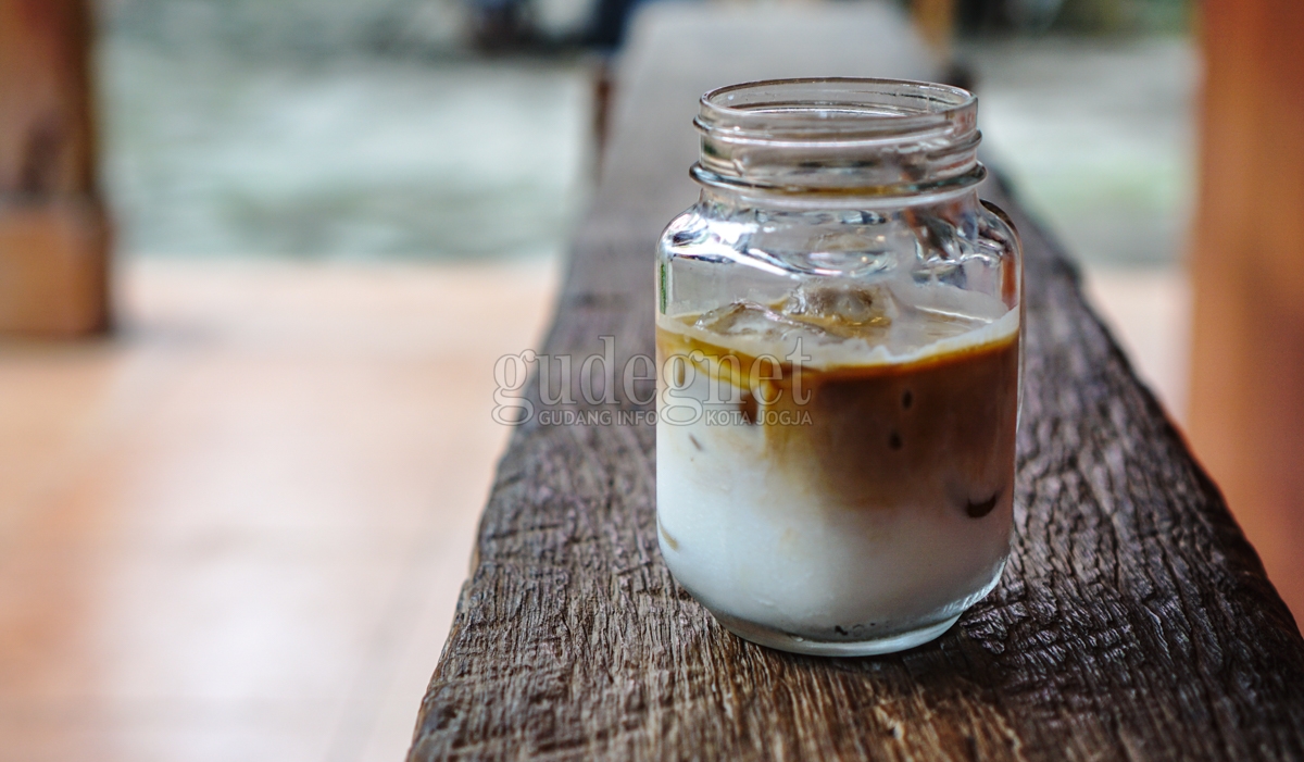 Omah Dhuwung: Menyesap Kopi, Mengapresiasi Keris Omah Dhuwung: Menyesap Kopi, Mengapresiasi Keris