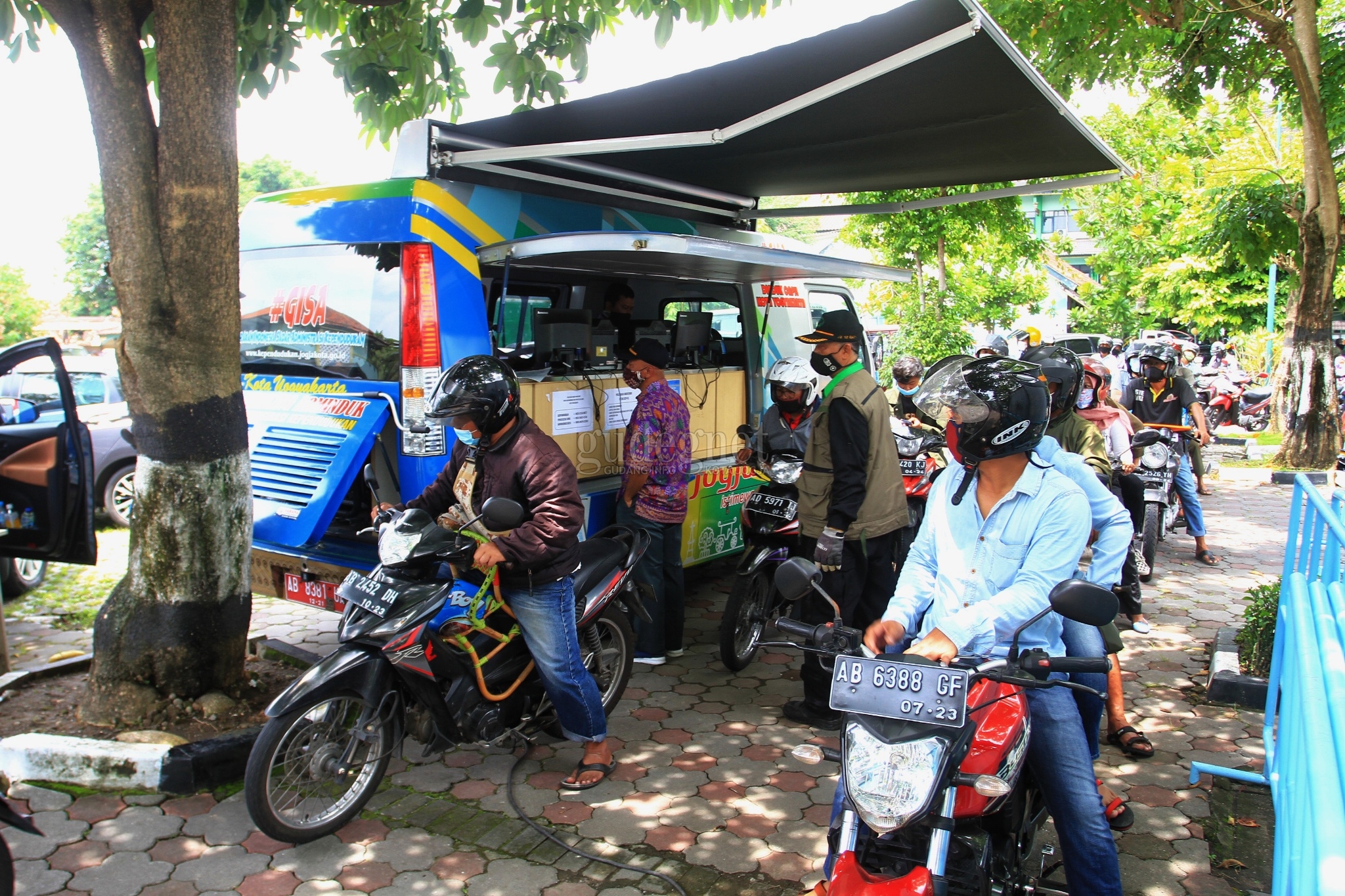 Layanan e-KTP Drive Thru Balaikota Buka Kembali Layanan e-KTP Drive Thru Balaikota Buka Kembali