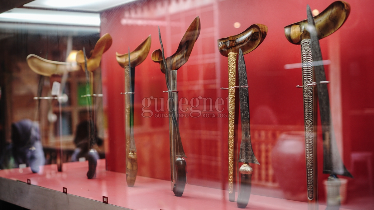 Pameran ''Kebo Nirbaya'' Tampilkan Keris dari Zaman Majapahit Hingga Kini Pameran ''Kebo Nirbaya'' Tampilkan Keris dari Zaman Majapahit Hingga Kini