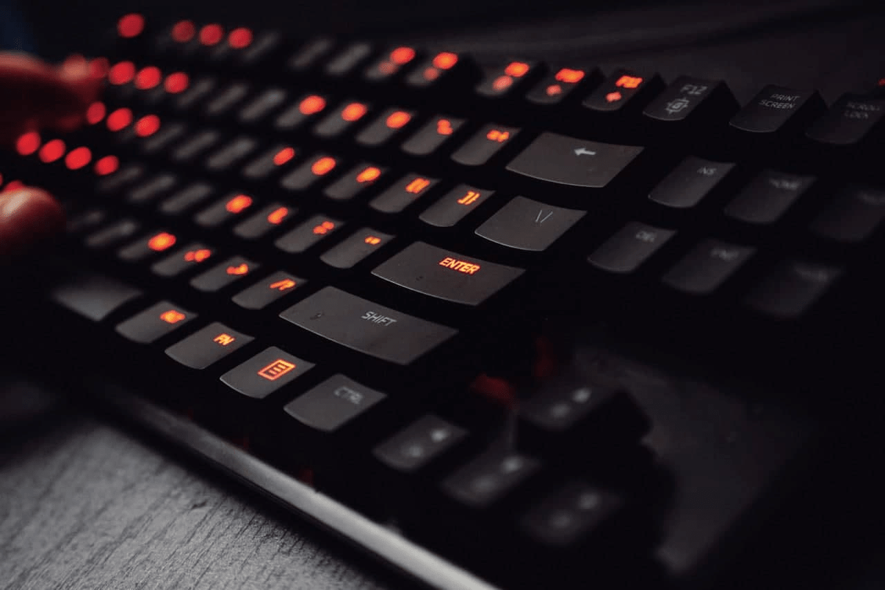Tips Membersihkan Keyboard Komputer Tips Membersihkan Keyboard Komputer