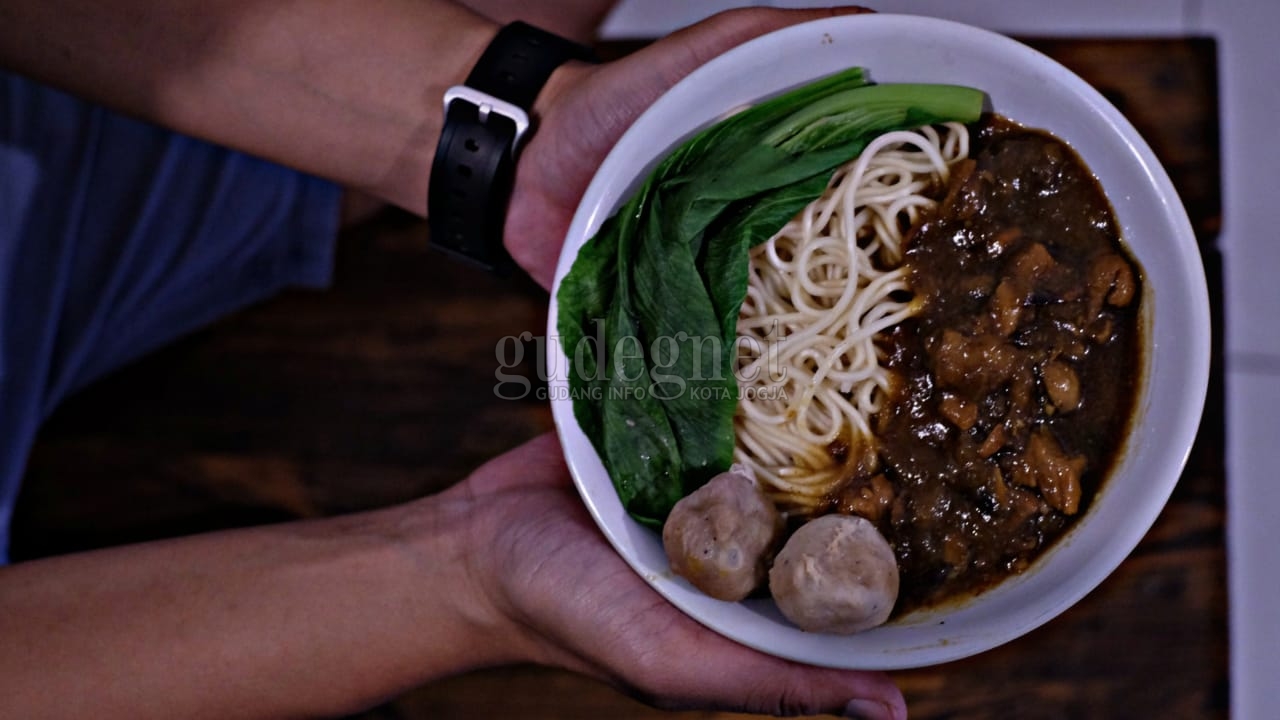 Mie Ayam Yu Tini, Kuah Kental yang Menggoda Mie Ayam Yu Tini, Kuah Kental yang Menggoda