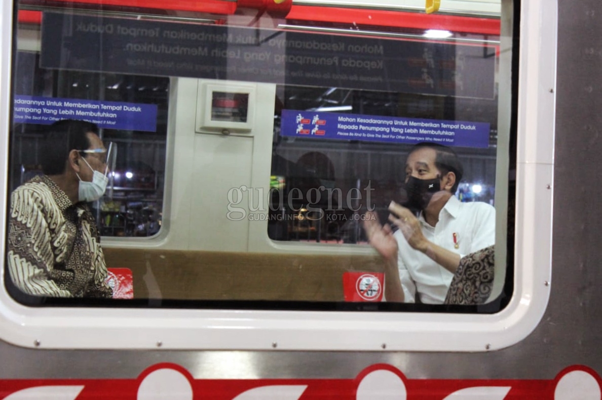 Jokowi Harap KRL Dapat Meningkatkan Pariwisata dan Ekonomi Jokowi Harap KRL Dapat Meningkatkan Pariwisata dan Ekonomi