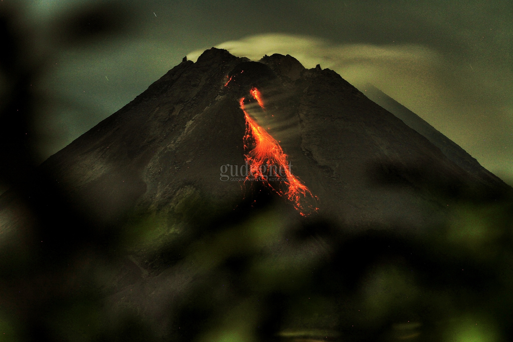 Selasa Pagi, Merapi Muntahkan Dua Kali Awan Panas Selasa Pagi, Merapi Muntahkan Dua Kali Awan Panas