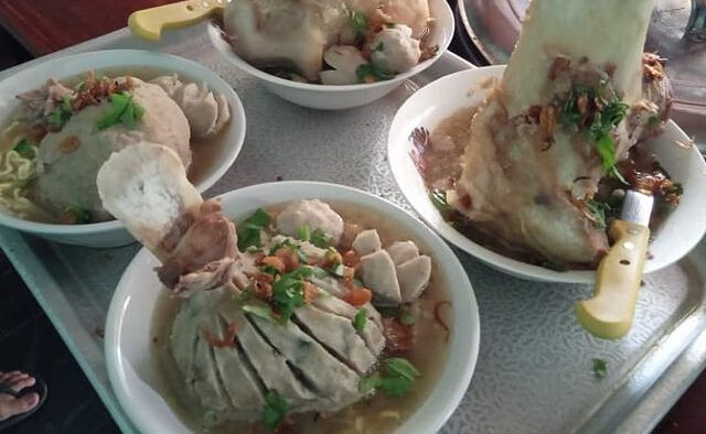 Mantapnya Bakso Iga di Warung Pak Diki Mantapnya Bakso Iga di Warung Pak Diki