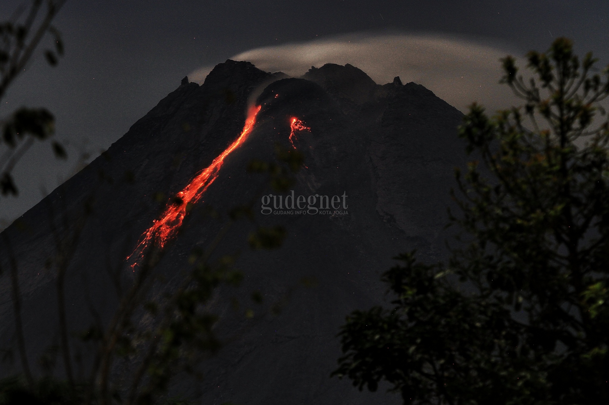 Merapi Luncurkan Awan Panas, Jarak Luncur 1.300 Meter Merapi Luncurkan Awan Panas, Jarak Luncur 1.300 Meter