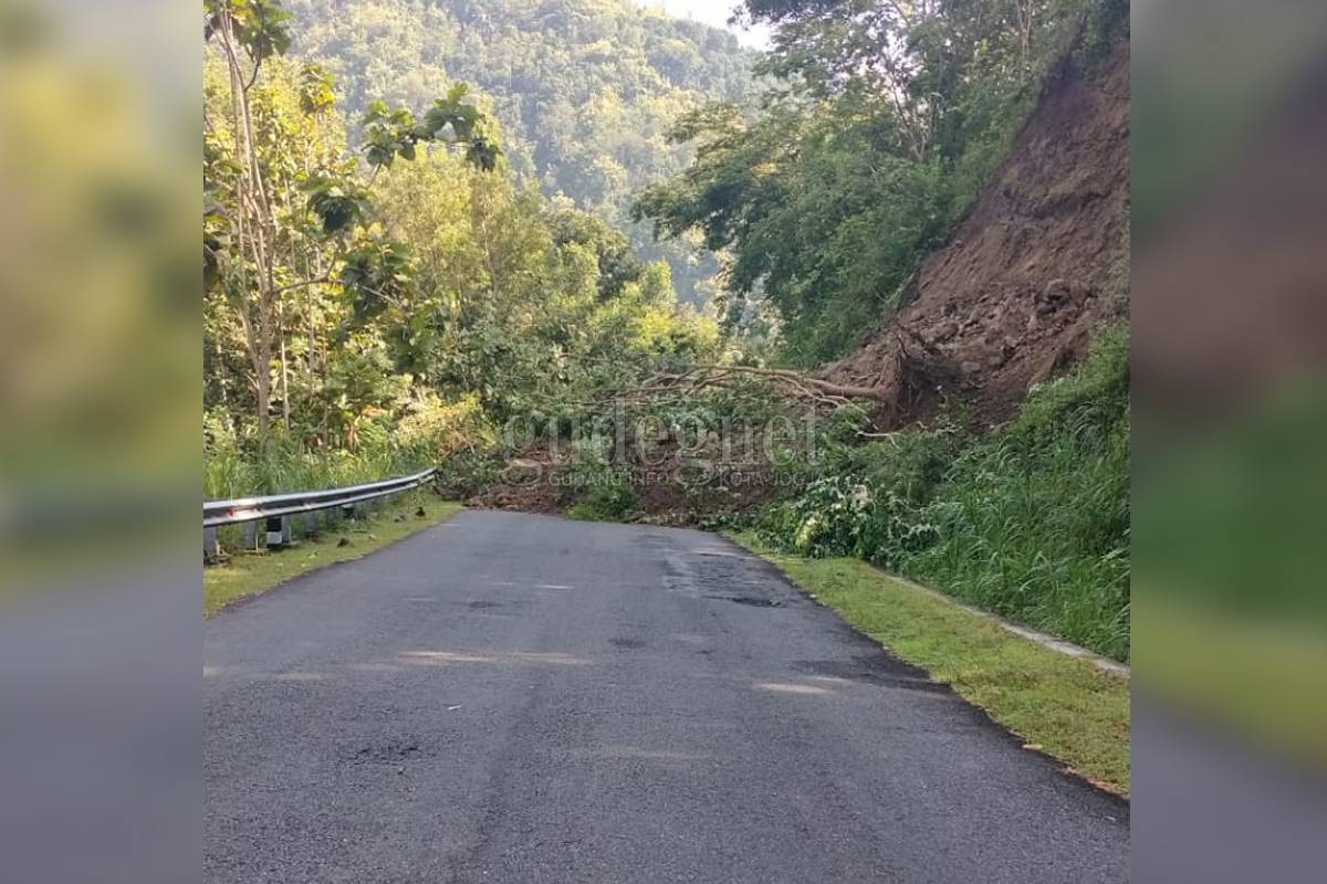 Jalan Nanggulan-Kaligesing Lumpuh Tertutup Longsor Jalan Nanggulan-Kaligesing Lumpuh Tertutup Longsor