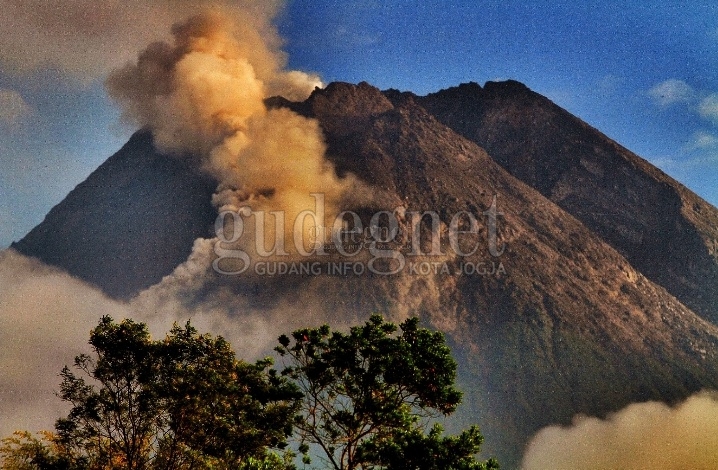 Selasa (30/3) Pagi Merapi Muntahkan Awan Panas Selasa (30/3) Pagi Merapi Muntahkan Awan Panas