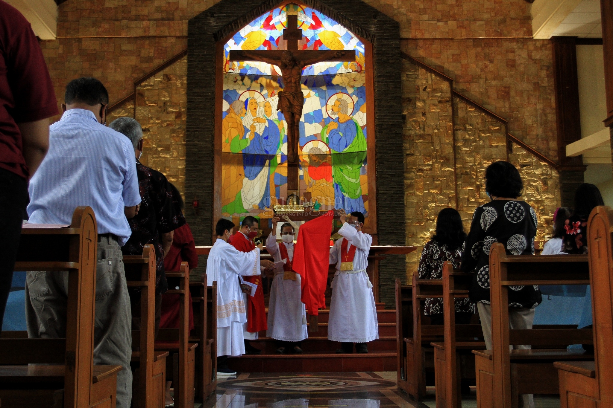 Misa Jumat Agung Gereja Baciro Digelar Luring dengan Prokes Ketat Misa Jumat Agung Gereja Baciro Digelar Luring dengan Prokes Ketat